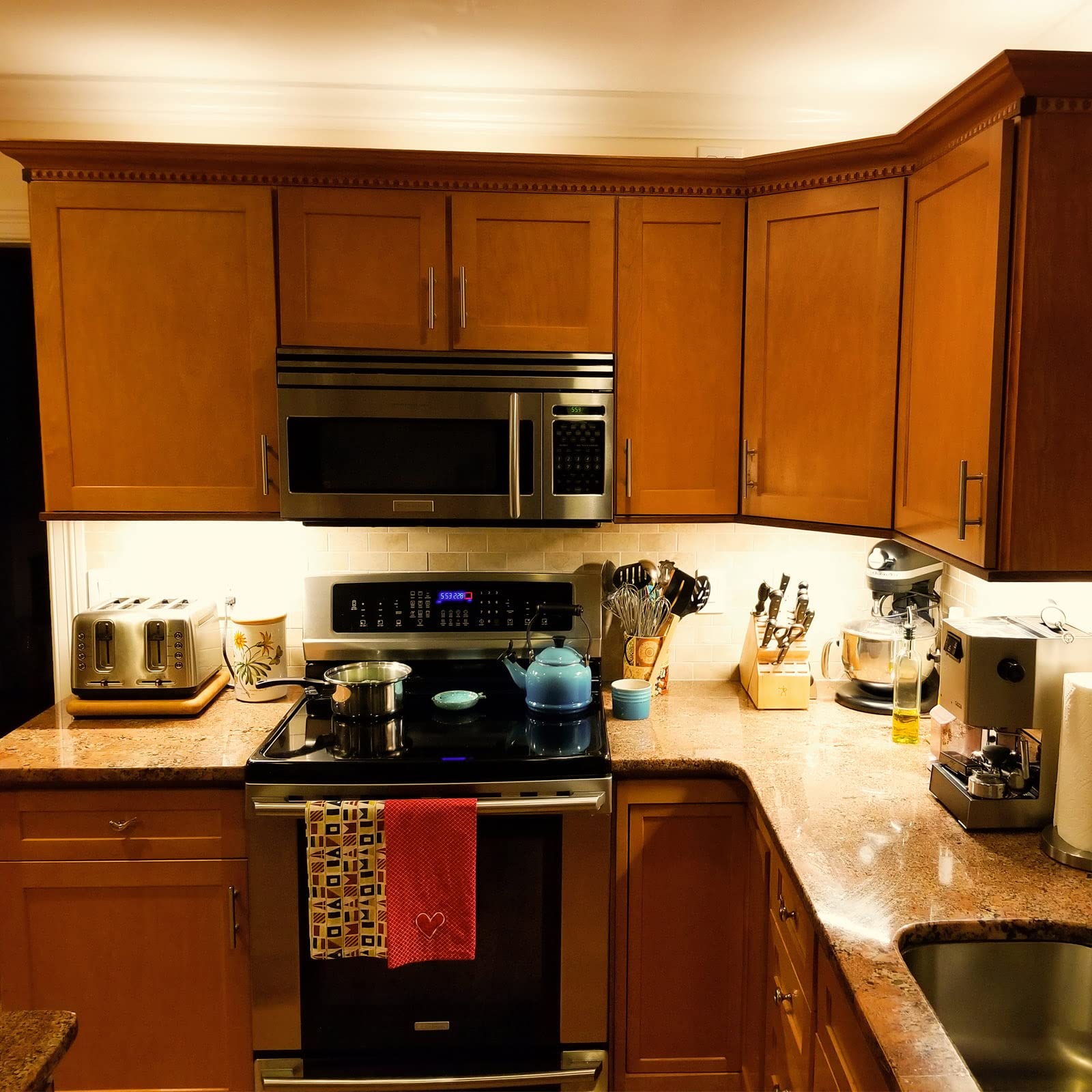 Litever Under Cabinet LED Lights Kit, Dimmable 35W 2000 Lumen, Warm White 3000K, Linkable Lighting Strip for Kitchen Cabinets