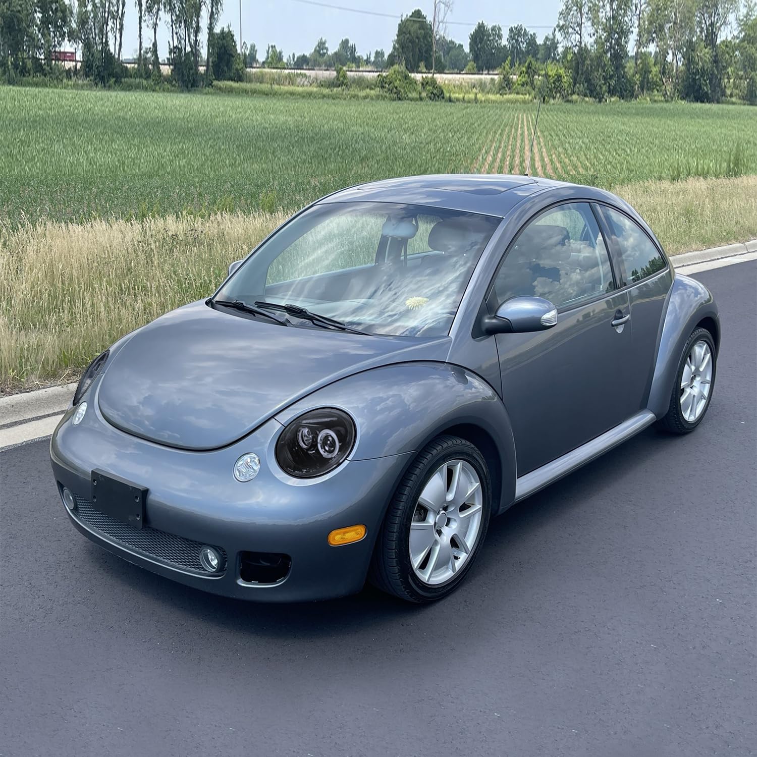 SPEC-D Tuning Projector Headlights for 1998-2005 VW Beetle, Glossy Black Housing Smoke Lens, Left + Right Pair, Model LHP-BEE98G-TM