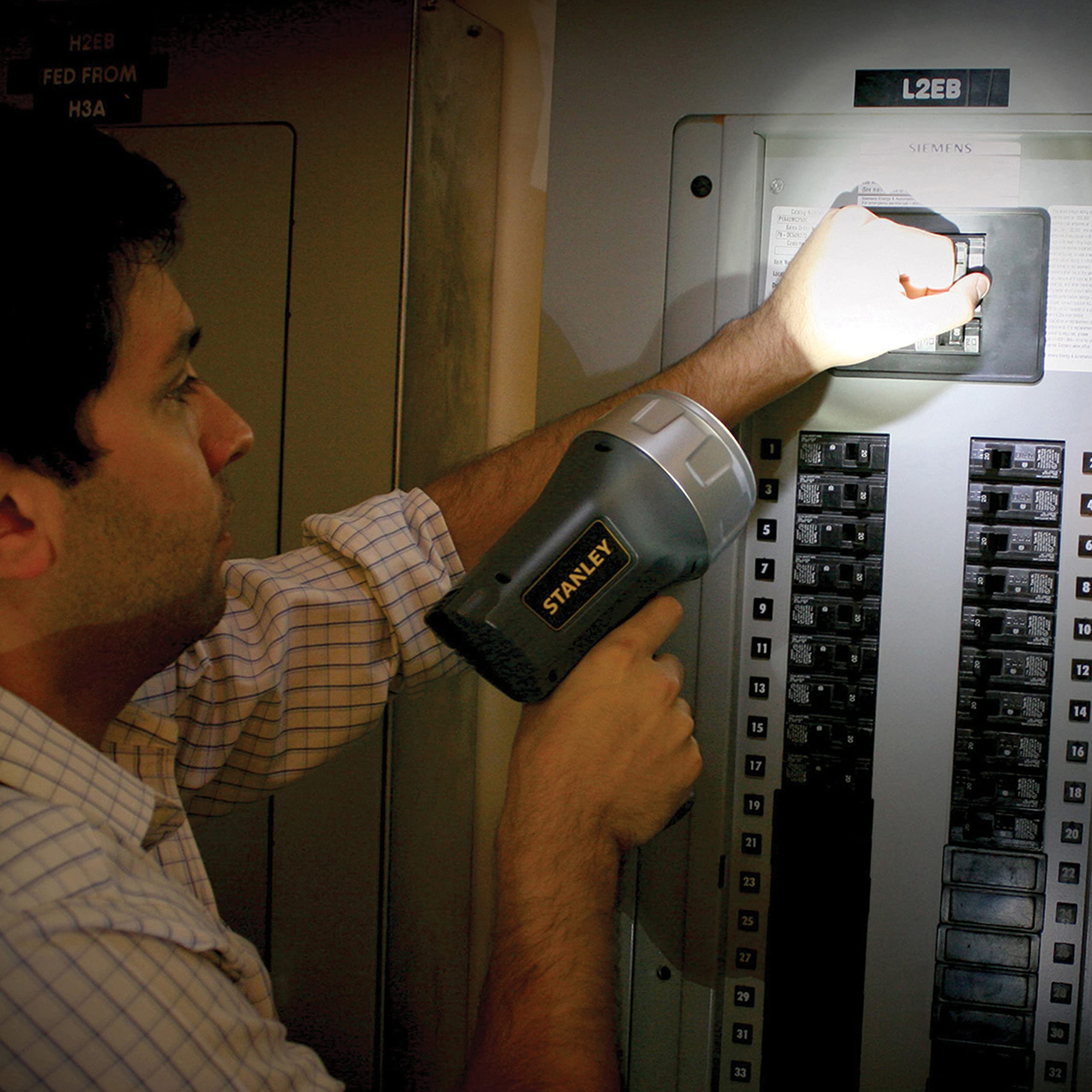 STANLEY SL3HS 900 Lumen Rechargeable Black LED Spotlight Flashlight - Ultra Bright Lithium Ion Light for Outdoor Use