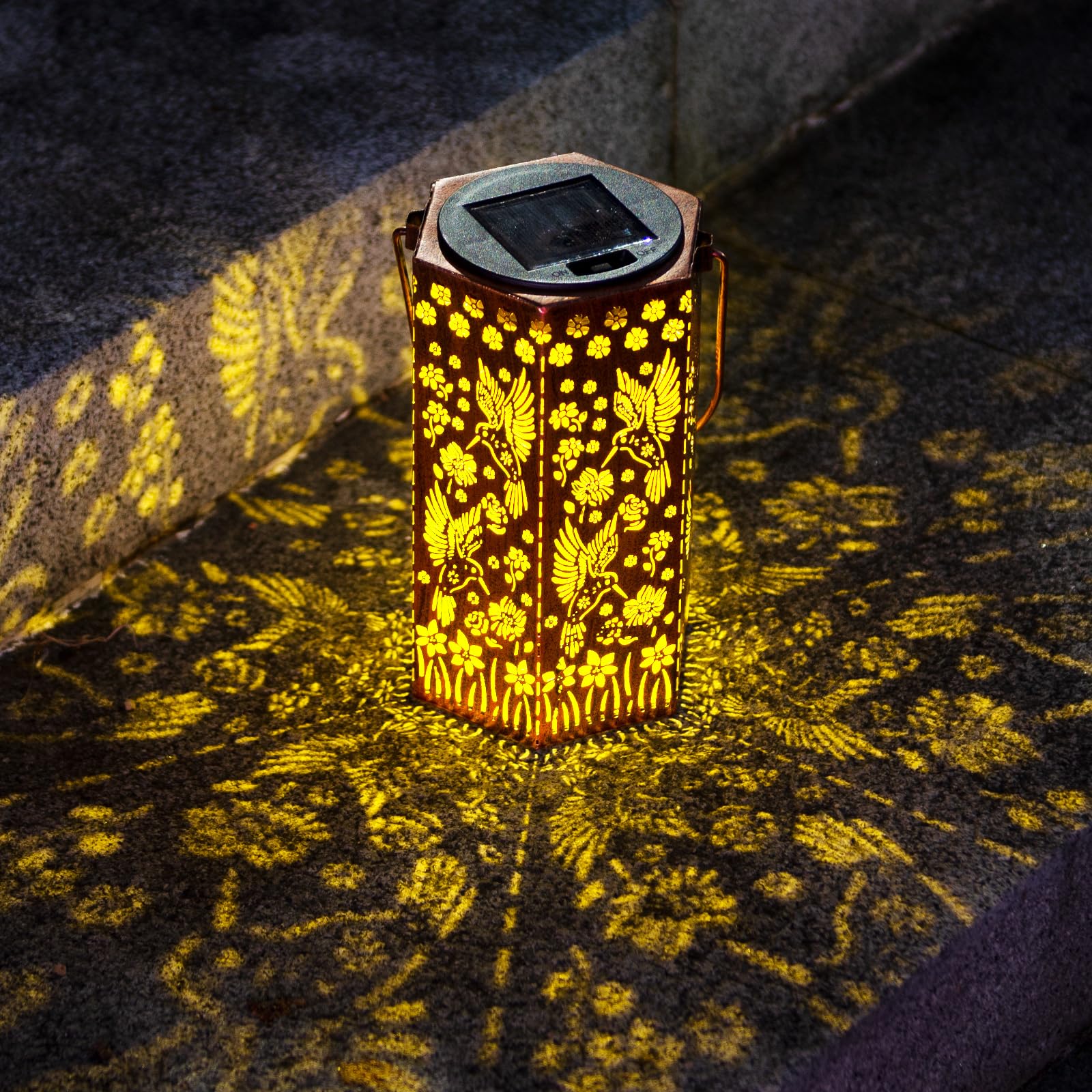 Kyoryuger Hummingbirds Solar Lanterns Outdoor Gifts For Women Mom Grandma Mother Gifts Birthaday Metal Lanterns For Yard Patio Lawn Solar Garden Decor
