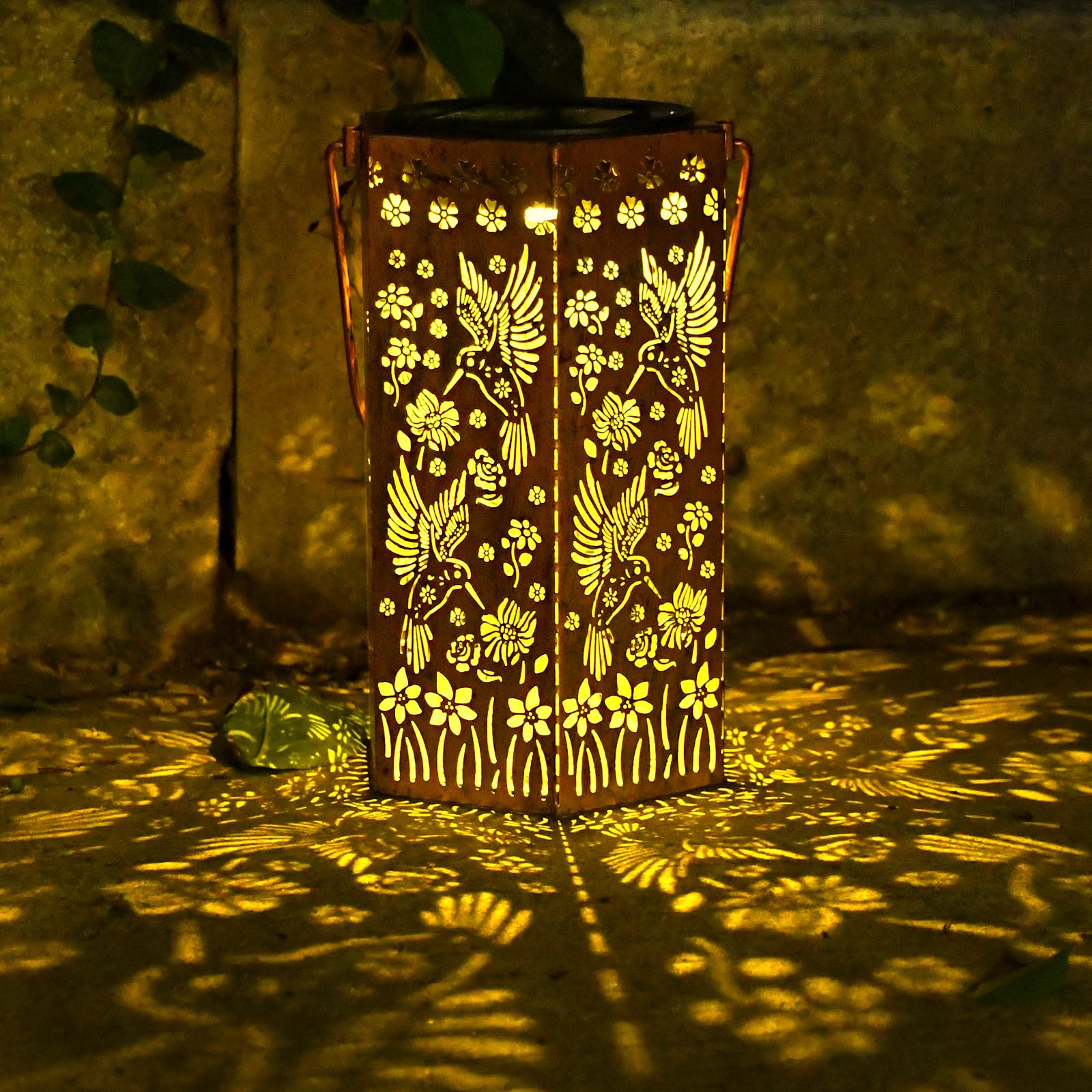 Kyoryuger Hummingbirds Solar Lanterns Outdoor Gifts For Women Mom Grandma Mother Gifts Birthaday Metal Lanterns For Yard Patio Lawn Solar Garden Decor