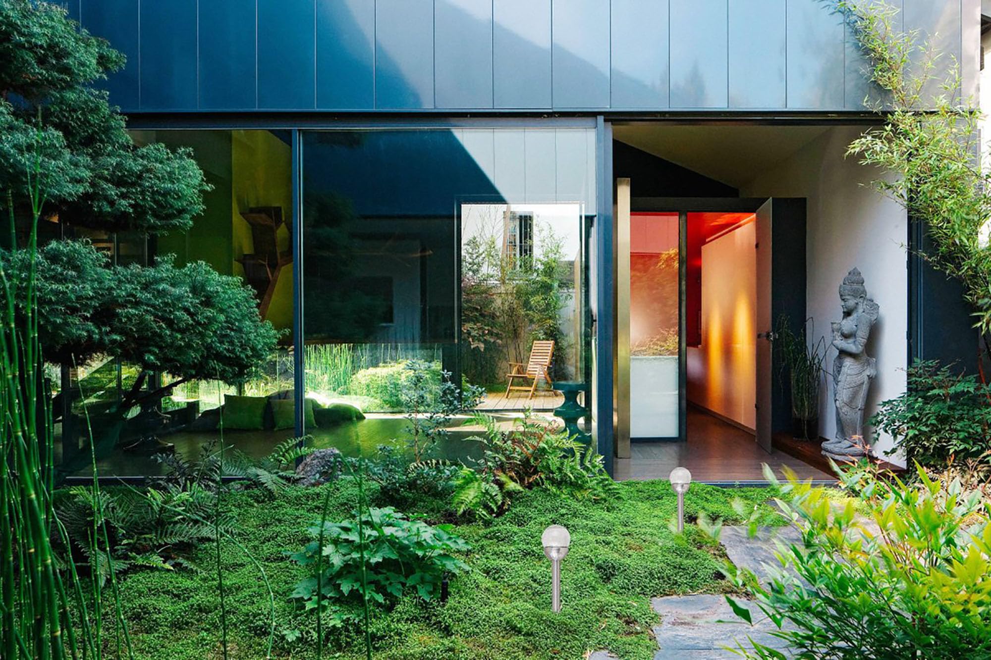 Living District Silver Outdoor Led Pathway Light - 4-Pack Glass Allium Design