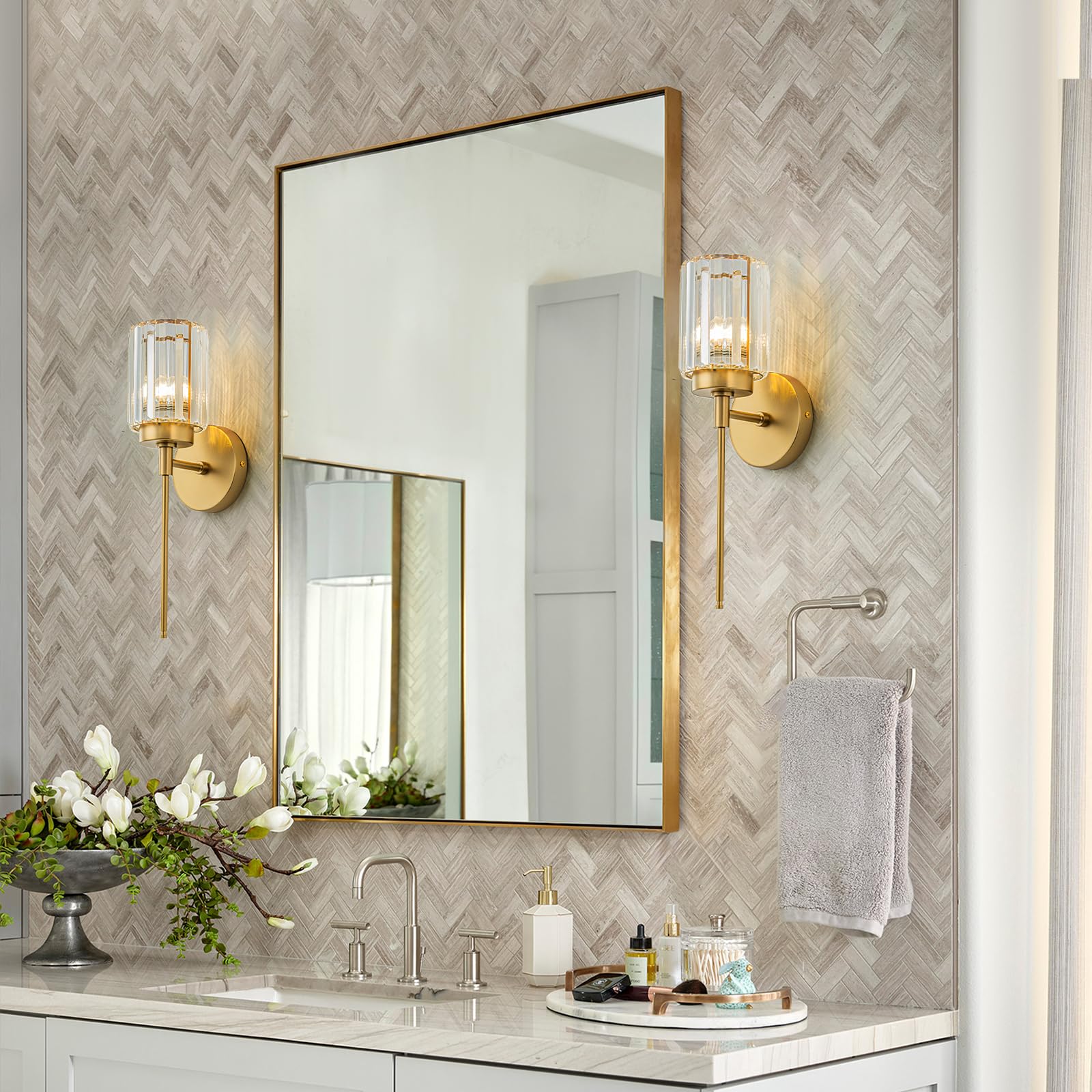 Huoku Single Gold Wall Sconce, Modern Vanity Lighting Fixture With Crystal Shade, 1-Light Wall Lamp For Bathroom Bedroom Mirror