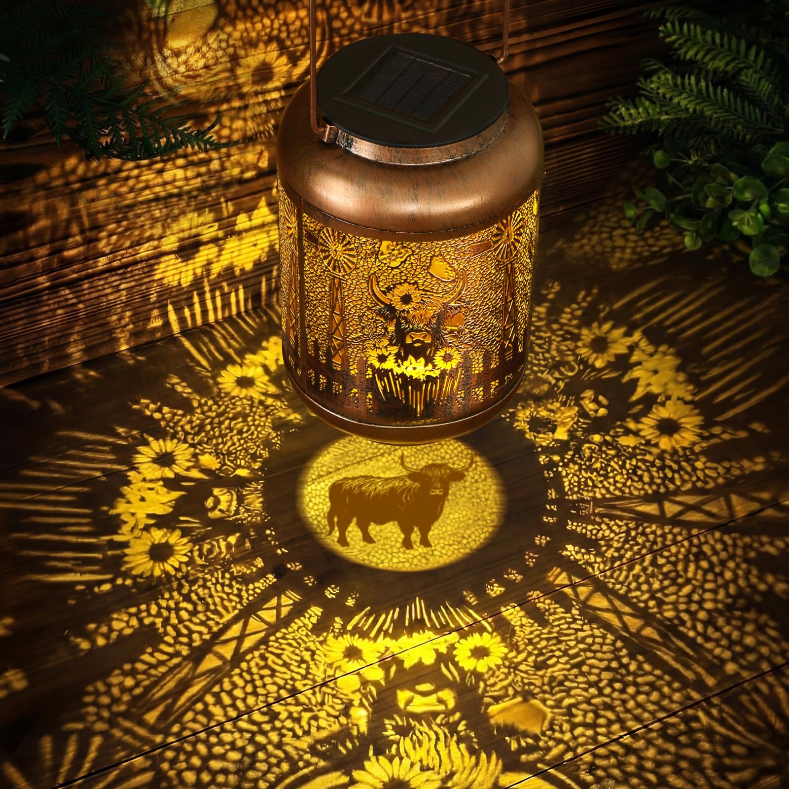 Flutesan Highland Cow Solar Lantern Outdoor Waterproof Hanging Light Highland Cow Solar Light Gift for Women Men Xmas Metal Deco
