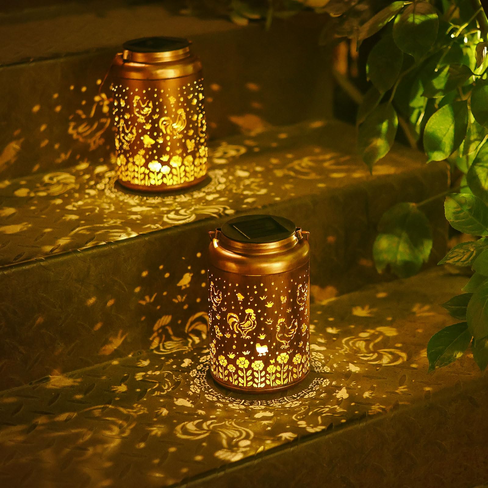 Chicken Solar Lanterns Outdoor Hanging Waterproof Solar Lights Gifts For Women Men Mom Outside Metal Decoration For Garden  Porch  Lawn Yard  Patio  Landscape