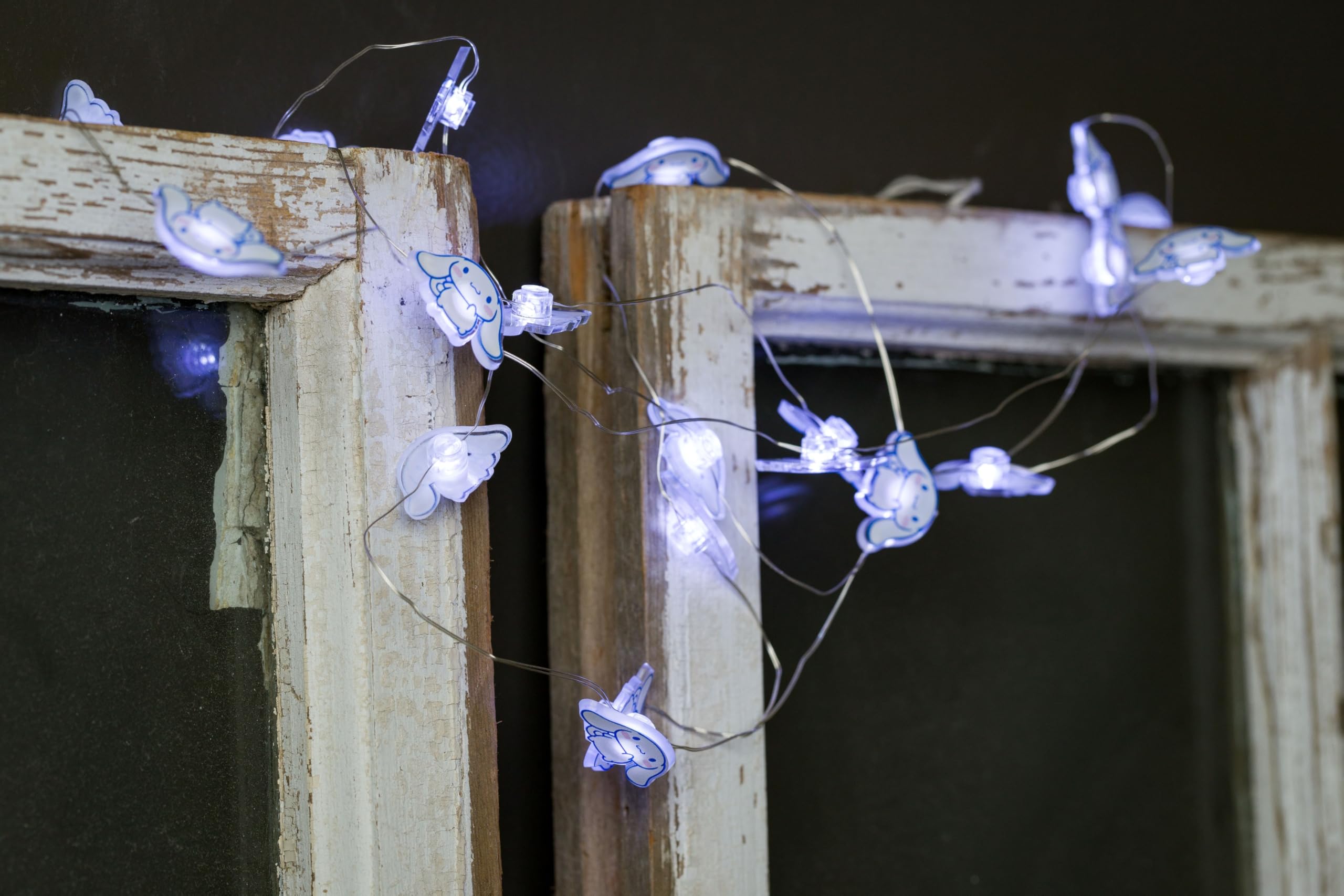 Silver Buffalo Sanrio Hello Kitty and Friends Cinnamoroll 20ct Decorative String Lights, 7 Feet Long, Battery Powered (2 AA Batt