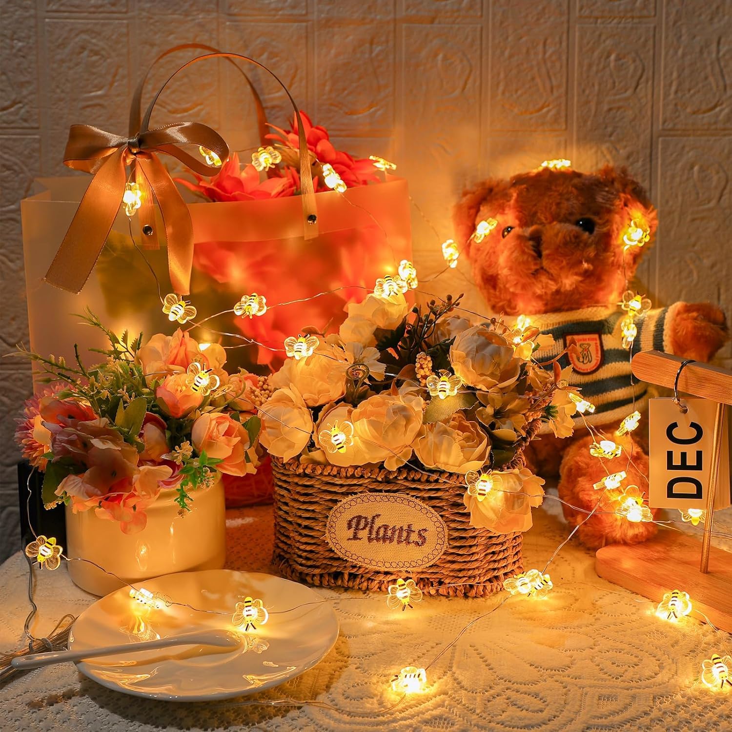 Yoitomehy Bee Lights Bee Bumble Decor 10Ft 30 Led Battery Operated Bee String Lights Honeycomb Bee Decorations Bee Themed Gifts Decor For Home, Birthday, Kids Room, Garden, Wedding, Party