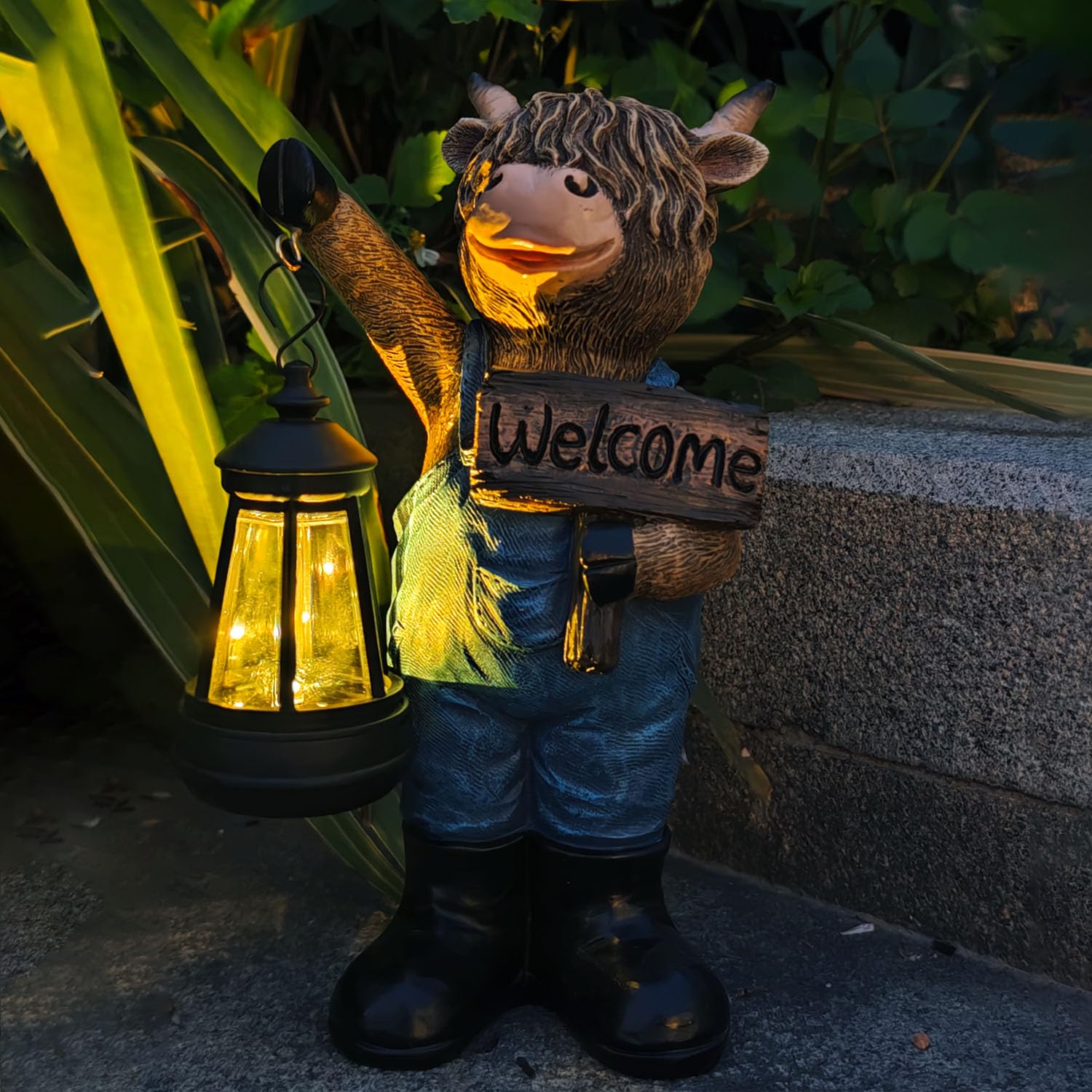 Solar Garden Statues -Highland Cow Lantern Outdoor Handmade Resin Statue With Led Light  And Welcome Holder For Patio  Yard  Gift Ideas (Cow2)