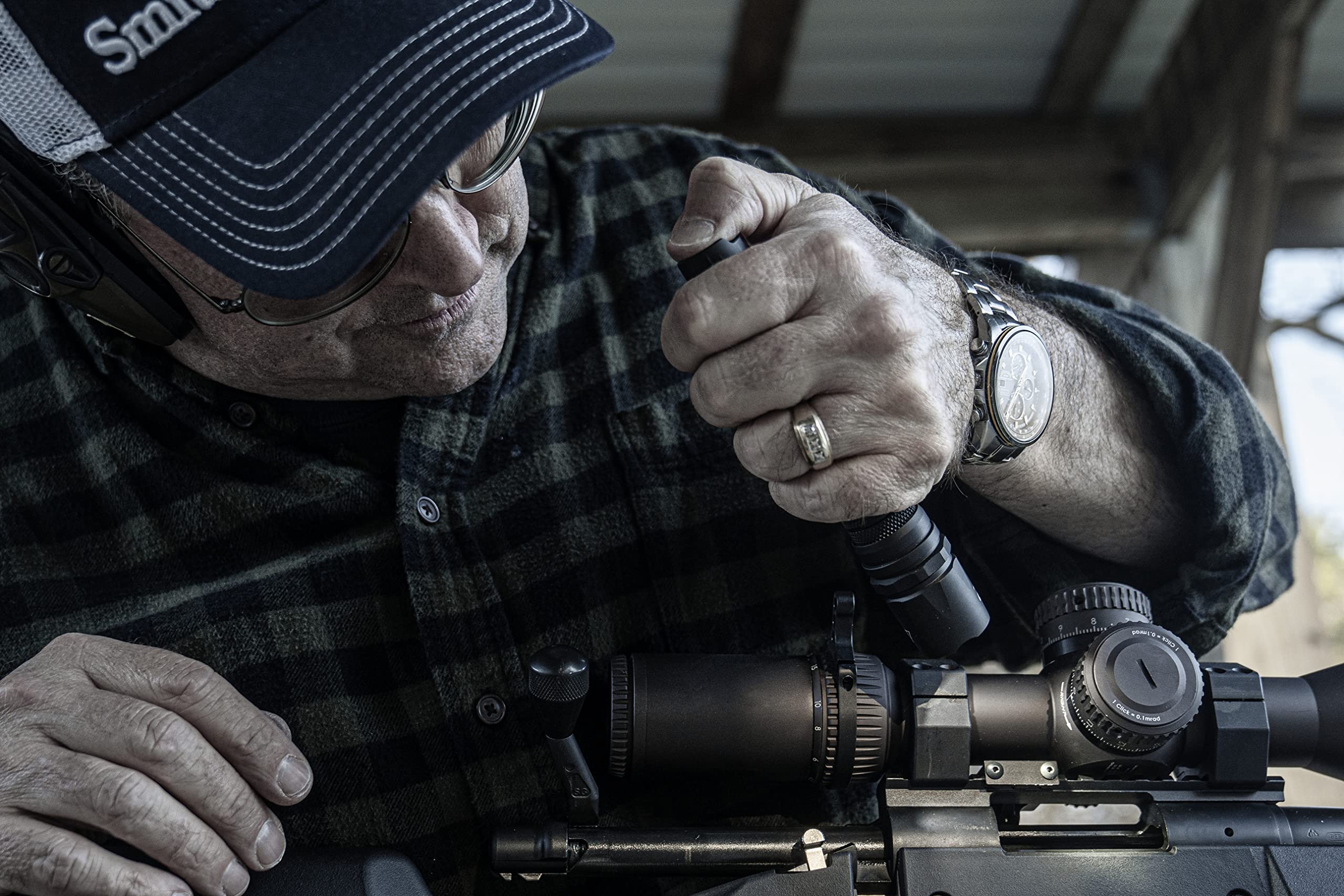 Smith & Wesson M&P Delta Force Flashlight, 2xAA, 380 Lumens, 4 Modes, Waterproof, Black, Model 1078456