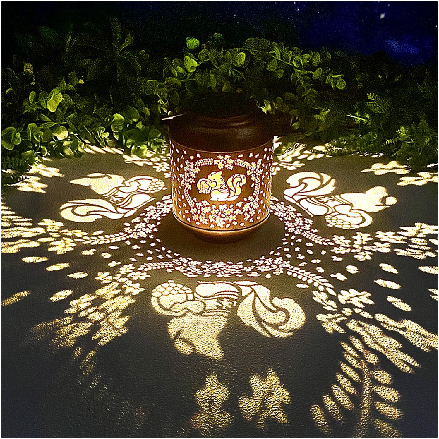 Squirrel Solar Lanterns Outdoor Waterproof Hanging Solar Lights Squirrel Gifts for Women Men Metal Decorative LED Lanterns for Y