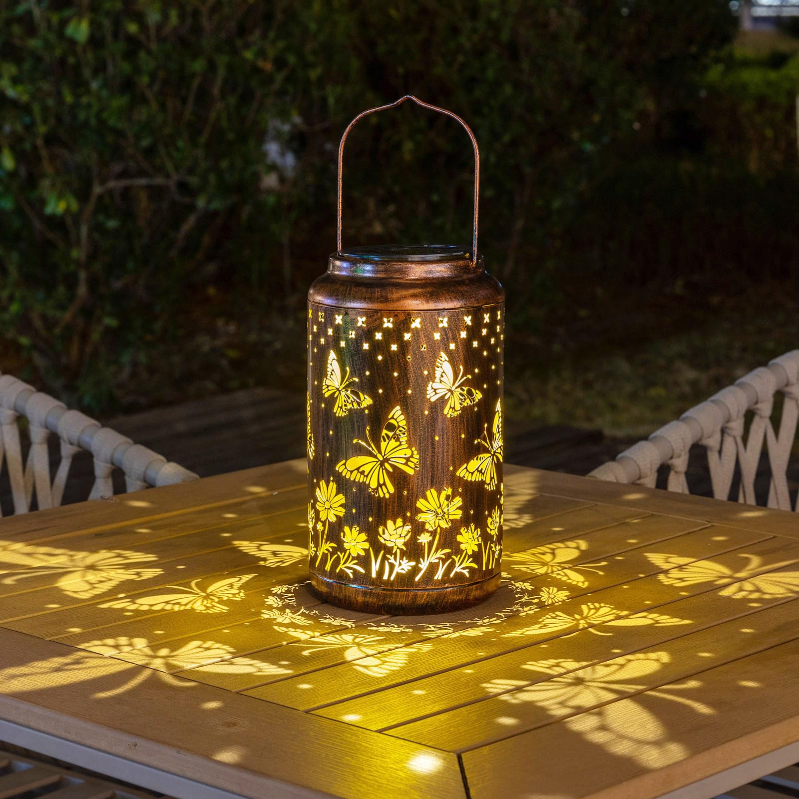 pearlstar Butterfly Lantern Outdoor Solar Hanging Lantern Lights Decorative Solar Light Waterproof for Table Patio Yard Garden L