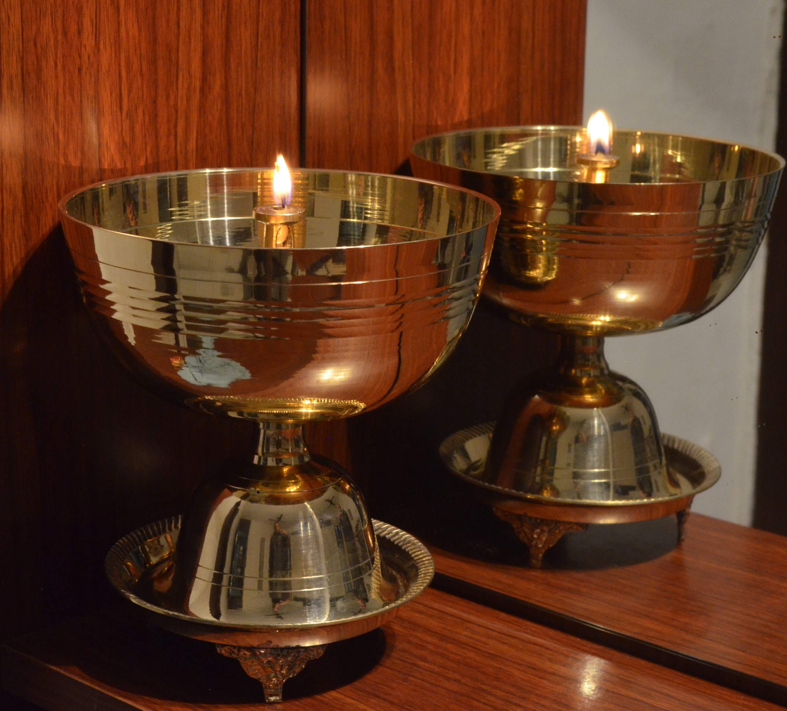 Tangerine Akhand Jyoti Diya with Stand || Brass Traditional Oil Lamp for Pooja at Tamples , Home, Office & Hotel (Diameter- 6 in