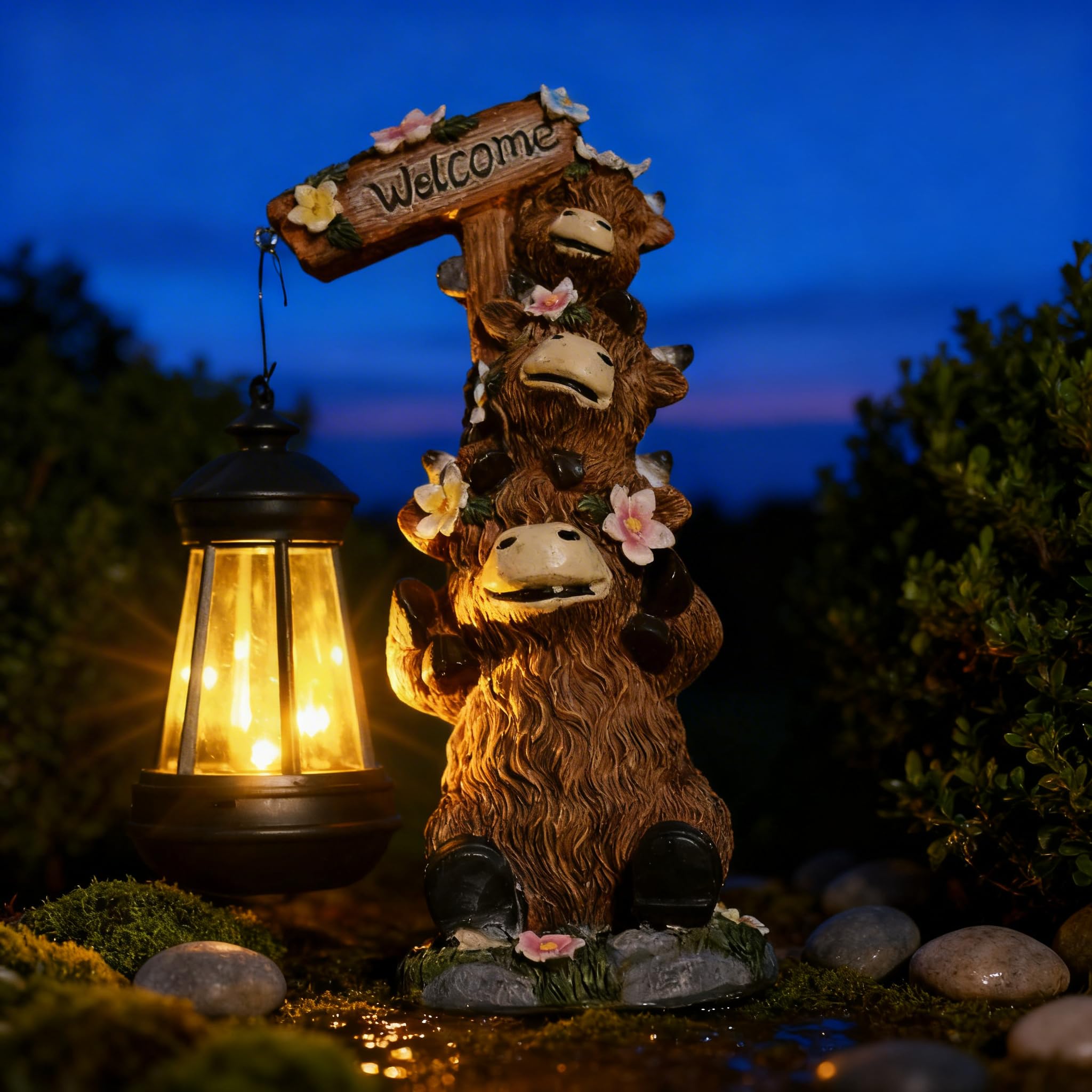 XIAPUX Solar Garden Statues Highland Cow Outdoor Decor Resin Highland Cow Figurine with LED Light Outside Lawn Yard Patio Balcon