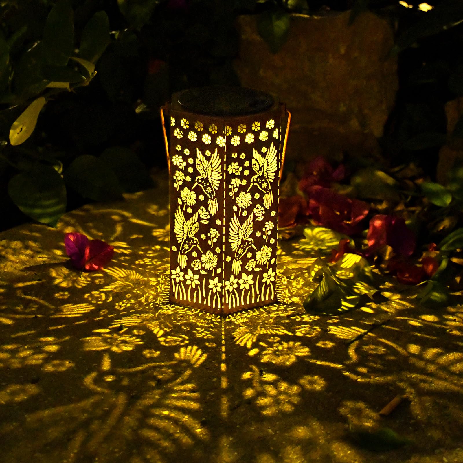 Kyoryuger Hummingbirds Solar Lanterns Outdoor Gifts For Women Mom Grandma Mother Gifts Birthaday Metal Lanterns For Yard Patio Lawn Solar Garden Decor