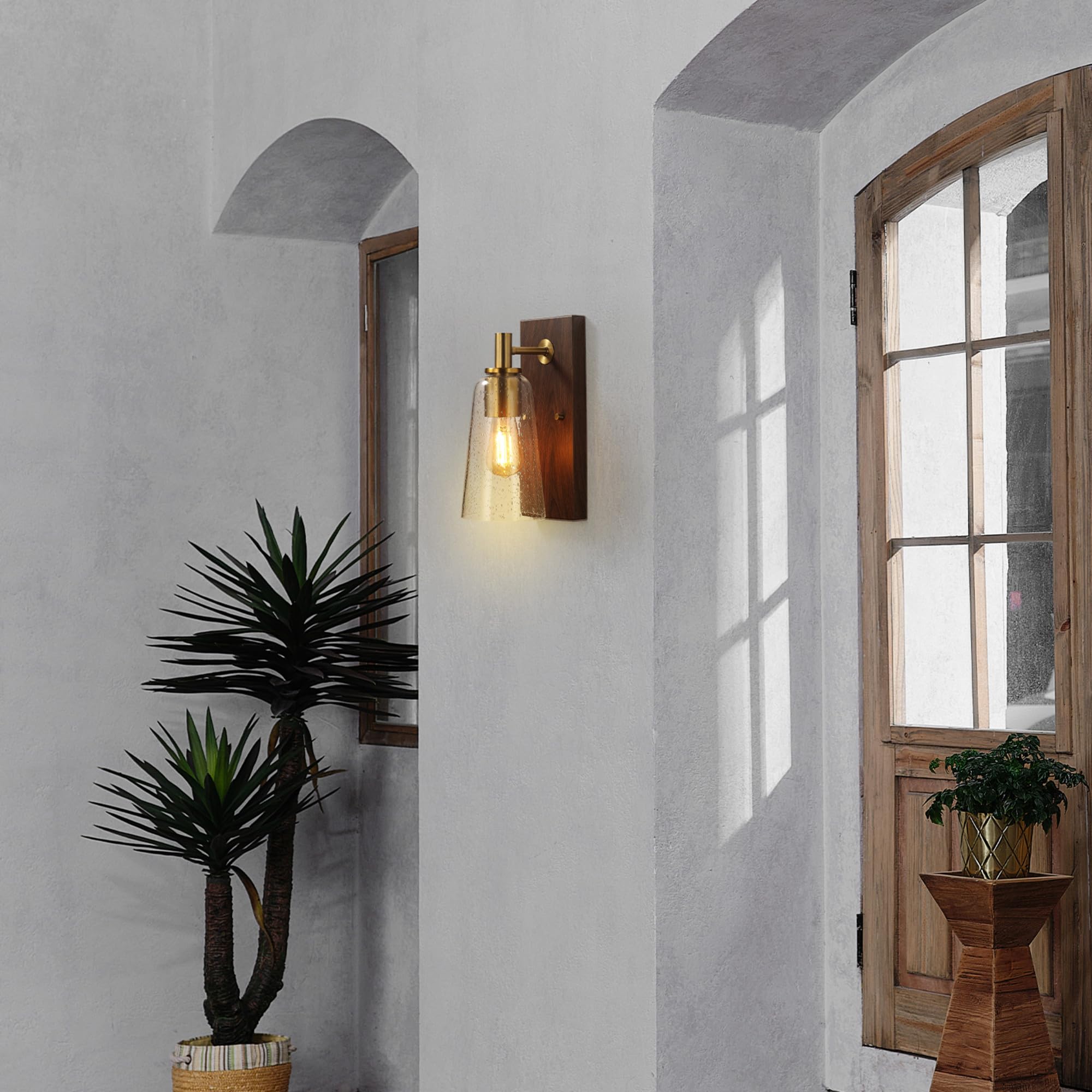 Globe Electric 65000051 1-Light Wall Sconce, Dark Wood Toned, Matte Brass Accents, Seeded Glass Shade, E26 Base Socket, Lights F