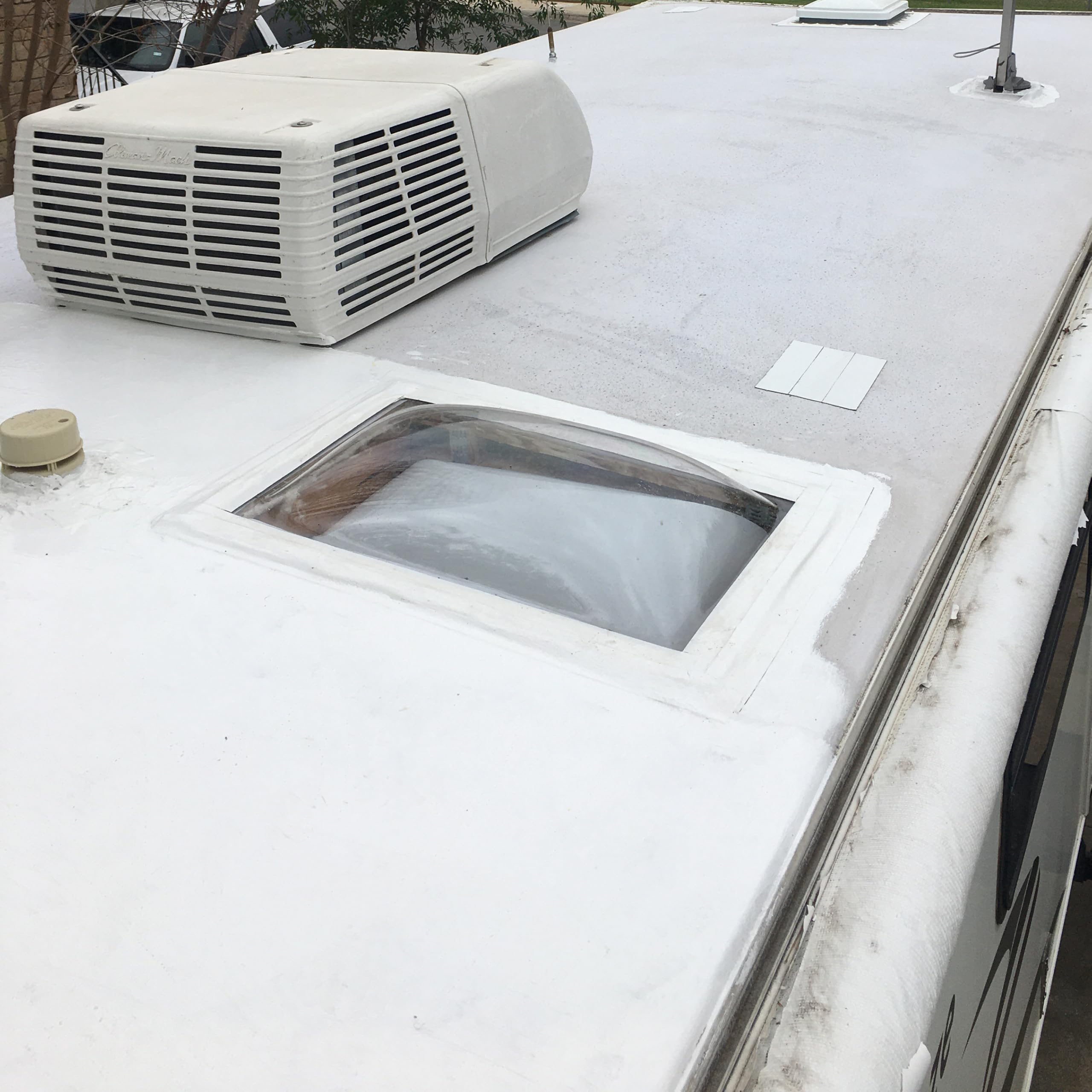 Icon Rv Skylight - Sl1422 (Smoke)