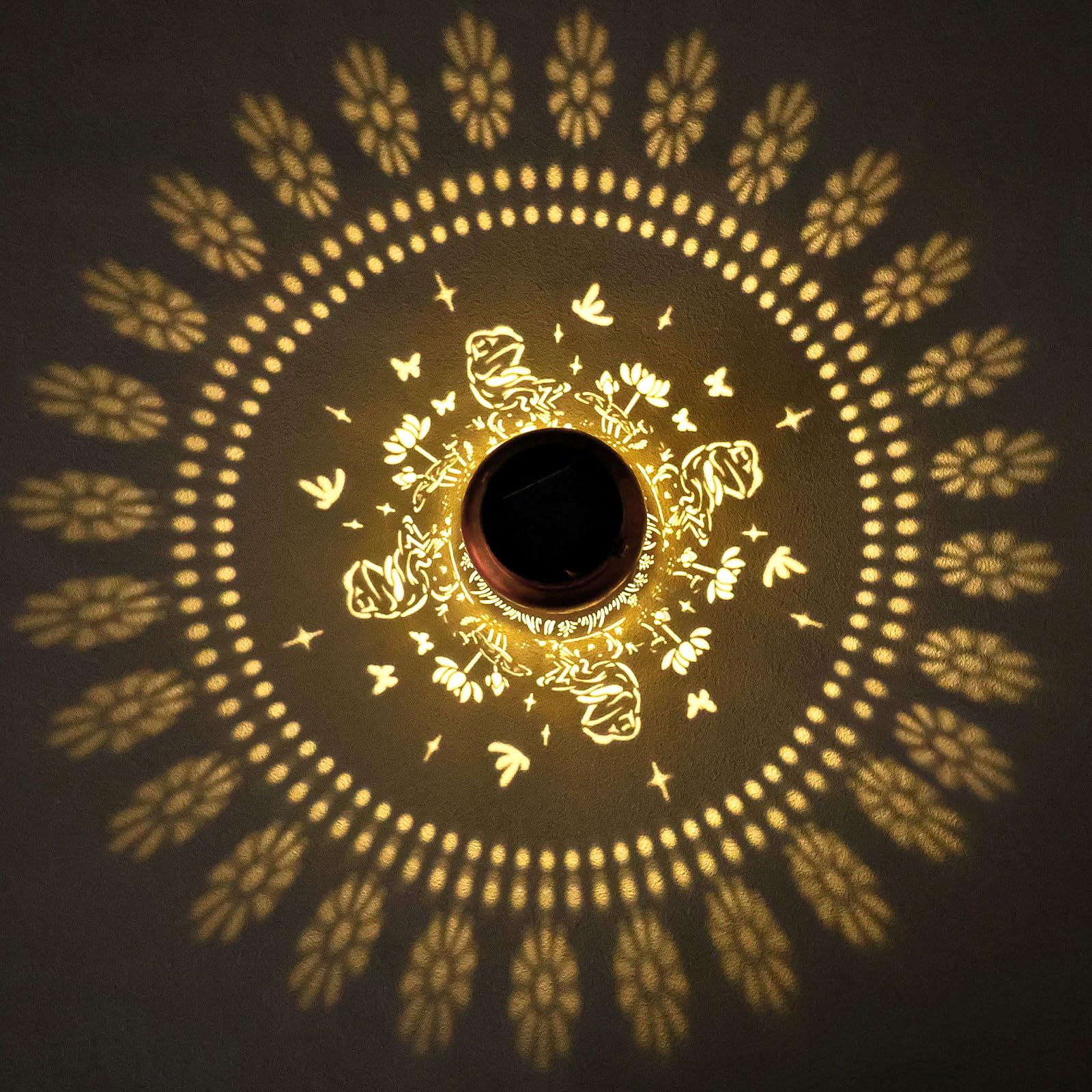 Solar Lanterns Outdoor Waterproof Frog Lazy Pattern Solar Lights Metal Lantern Christmas Garden Frog Decor Art Housewarming Gift