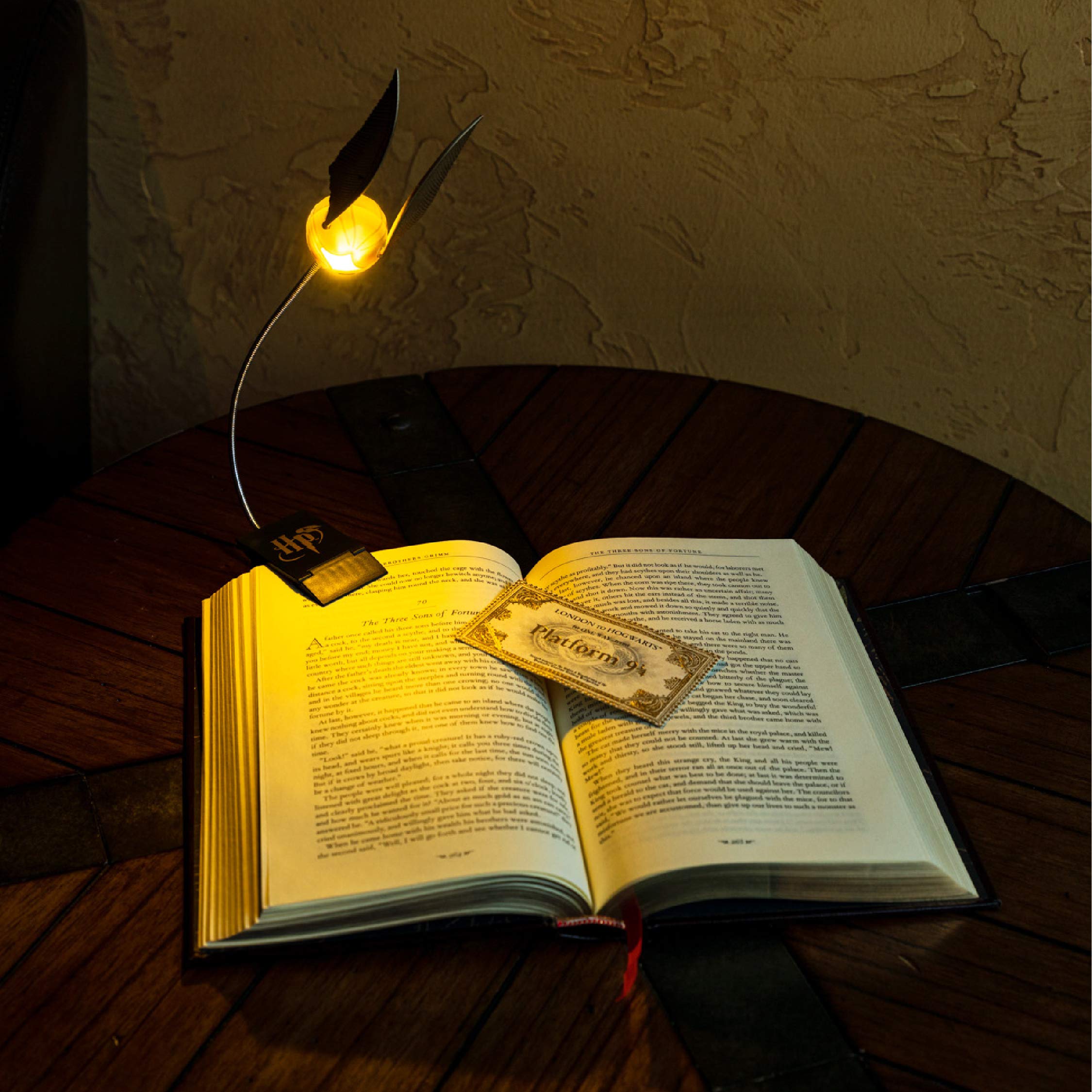 Paladone Golden Snitch Reading Light | Battery Powered | Multicolor | Model 05555 | One Size | Plastic Material