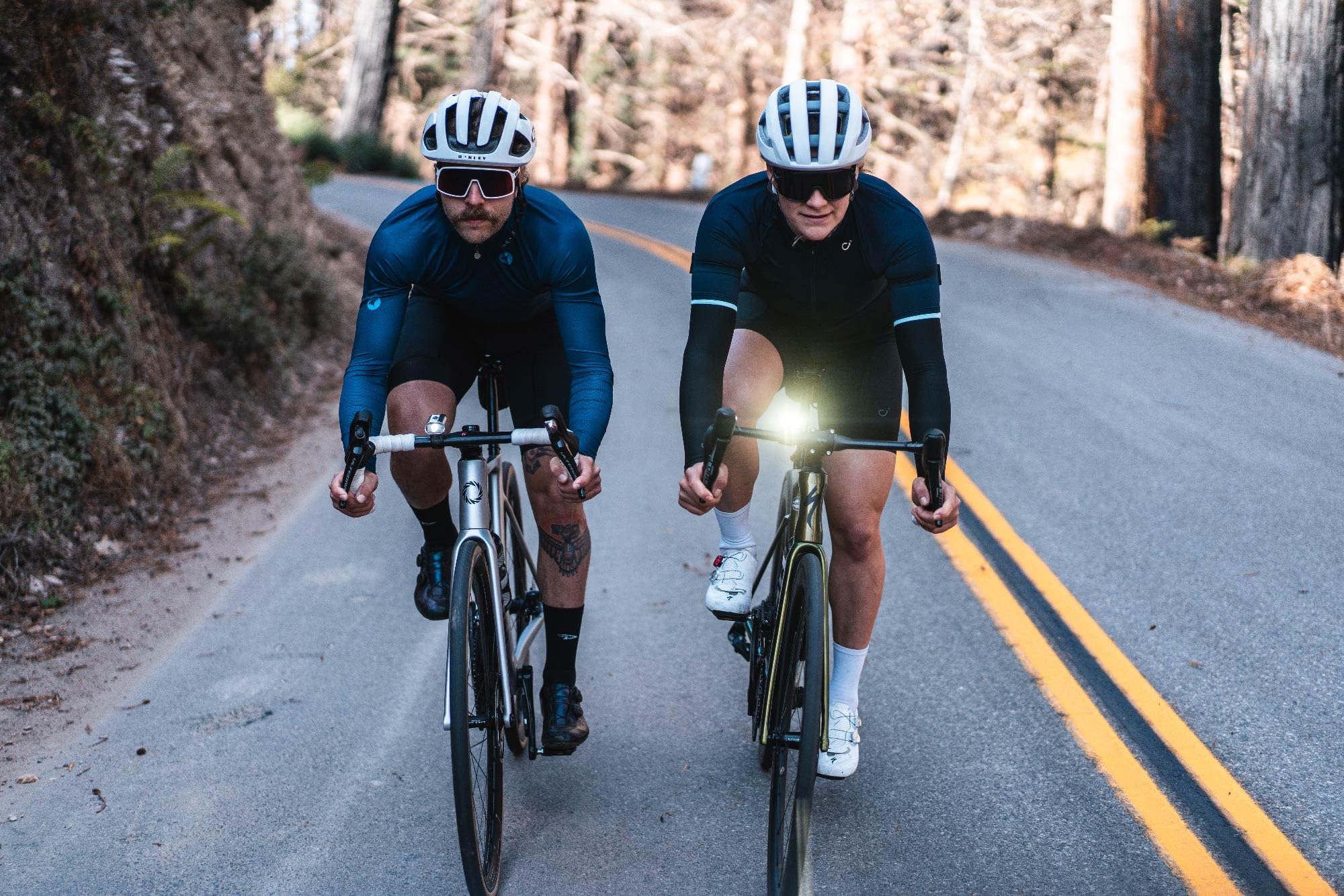 Lezyne Mini Drive 400Xl Bicycle Front Rechargeable Ipx7 White Led Road Mountain Gravel Bike Light W/Multiple Solid & Flash Modes | Integrated Versatile Mounting Strap, 400 Lumens, Gloss Black