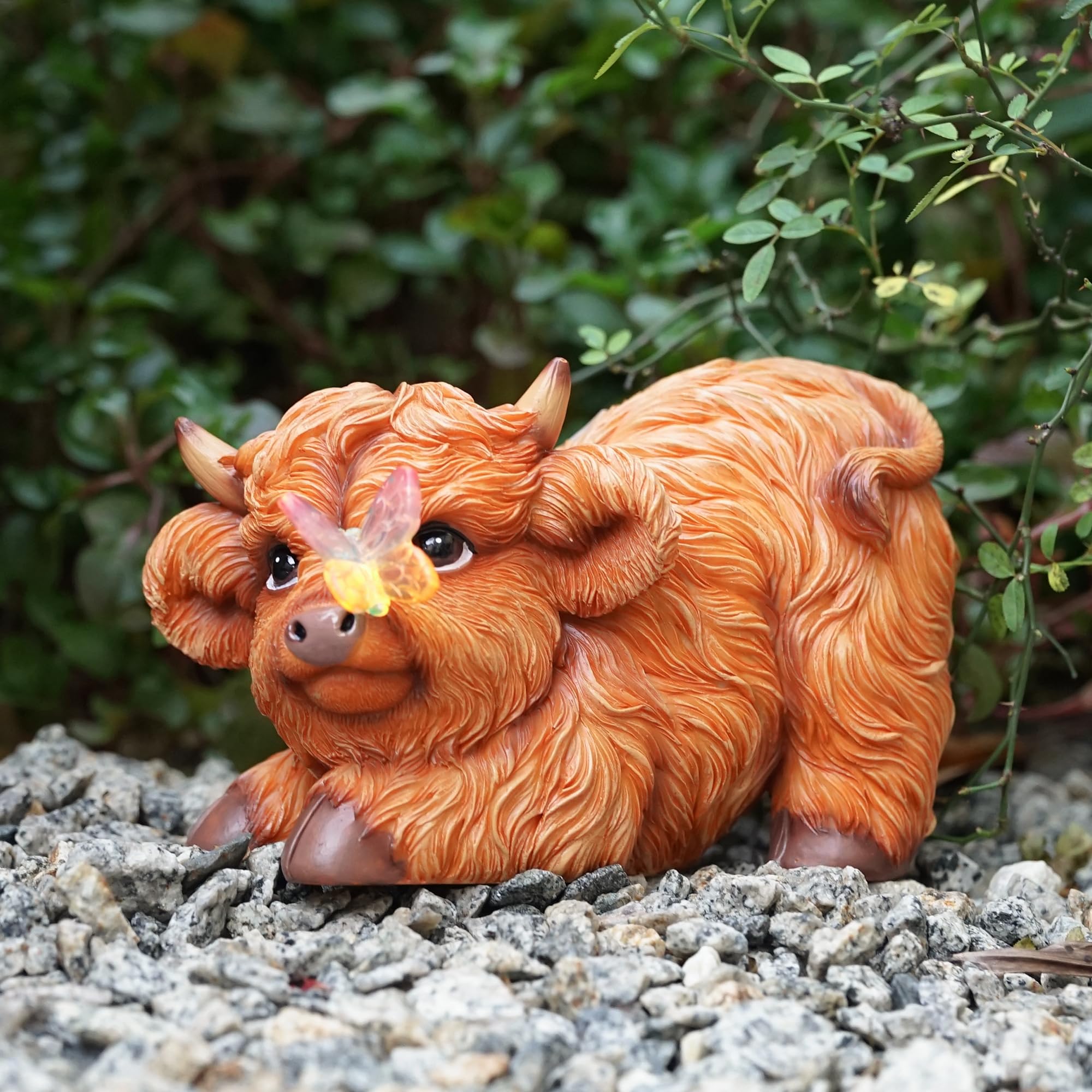 Highland Cow Solar Powered Outdoor Garden Statue  Resin Highland Cow Statue With Solar Light Lantern  Decorative Lawn  Yard Outdoor Highland Cow Decor. Unique Home Decorations  Gifts For Women