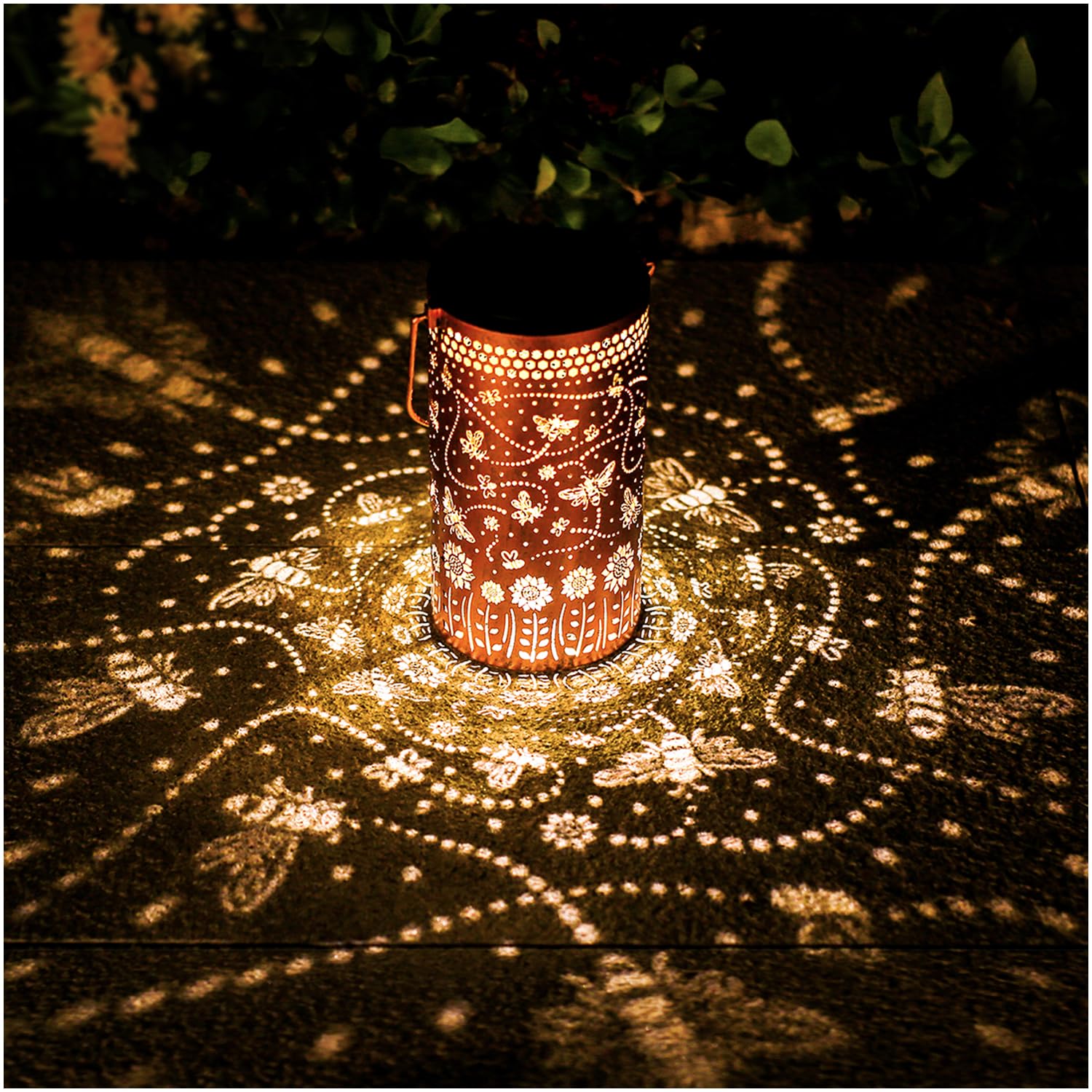 Bee Solar Lanterns Outdoor Waterproof Hanging Solar Lights Bee Gifts for Women Men Metal Honeybee Decorative LED Lanterns for Ya