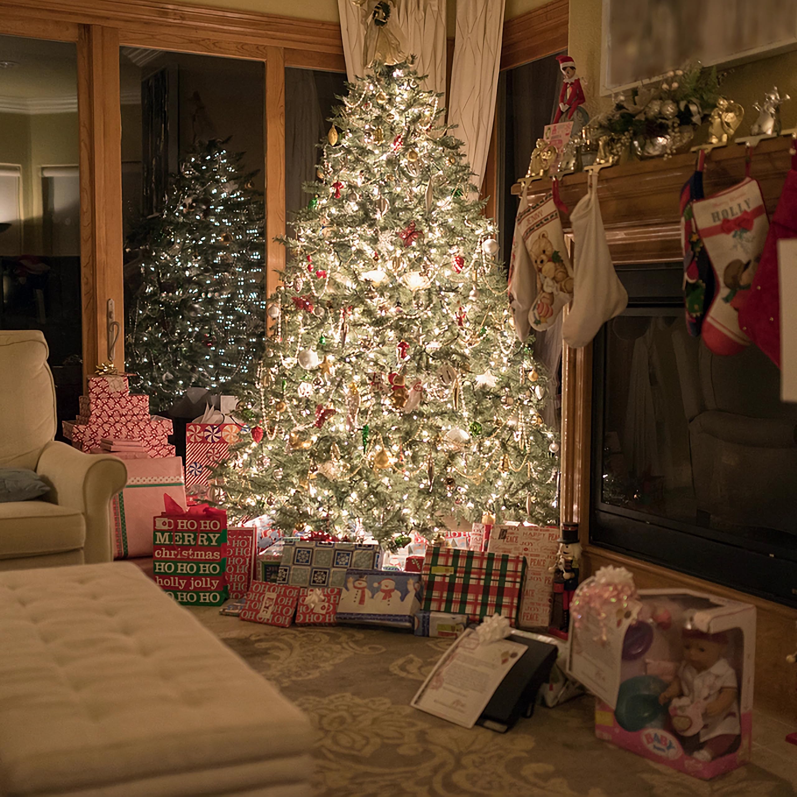 FairyGlim Christmas Lights, 20ft 200 LED Battery Operated, Waterproof, Cool White, Green Wire, Auto Timer, Model BP-100-W