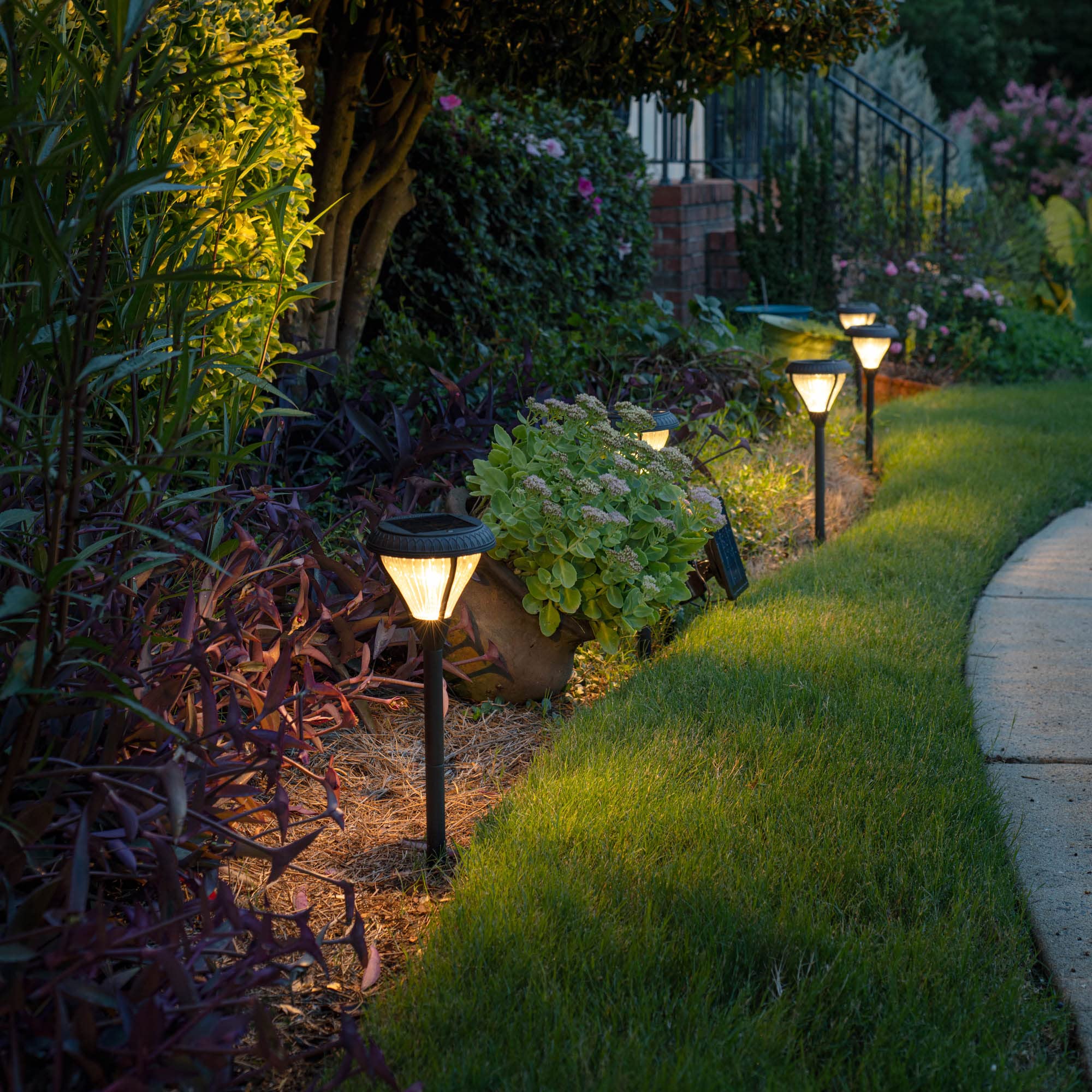 Gama Sonic Premier Outdoor Pathway Garden Landscape Light With 2 Color Leds, Warm White And Bright White, Black, Heavy Duty Cast Aluminum, 50 Lumens, 2-Pack (239002)