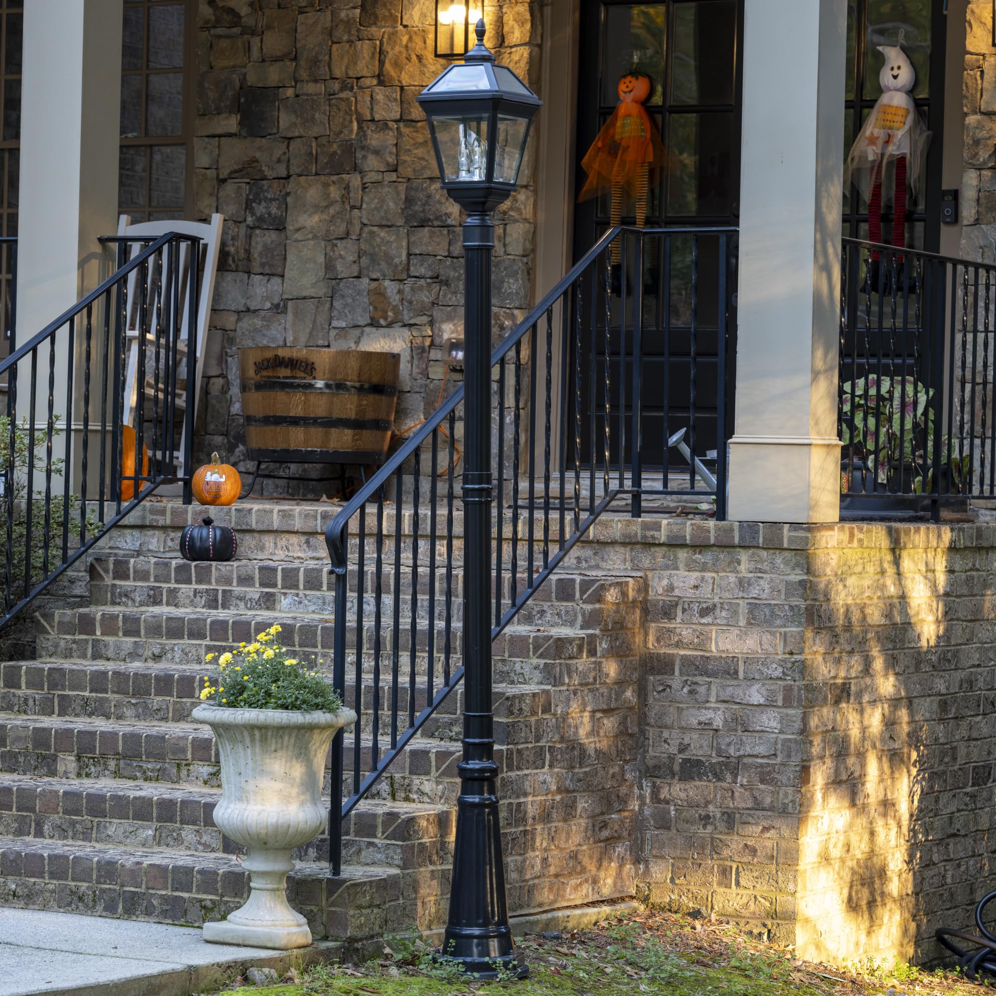 Gama Sonic Imperial Solar Post Light, Black Aluminum and Glass, Triple Candelabra Bulb with 3-inch Fitter for Lamp Poles, Warm W