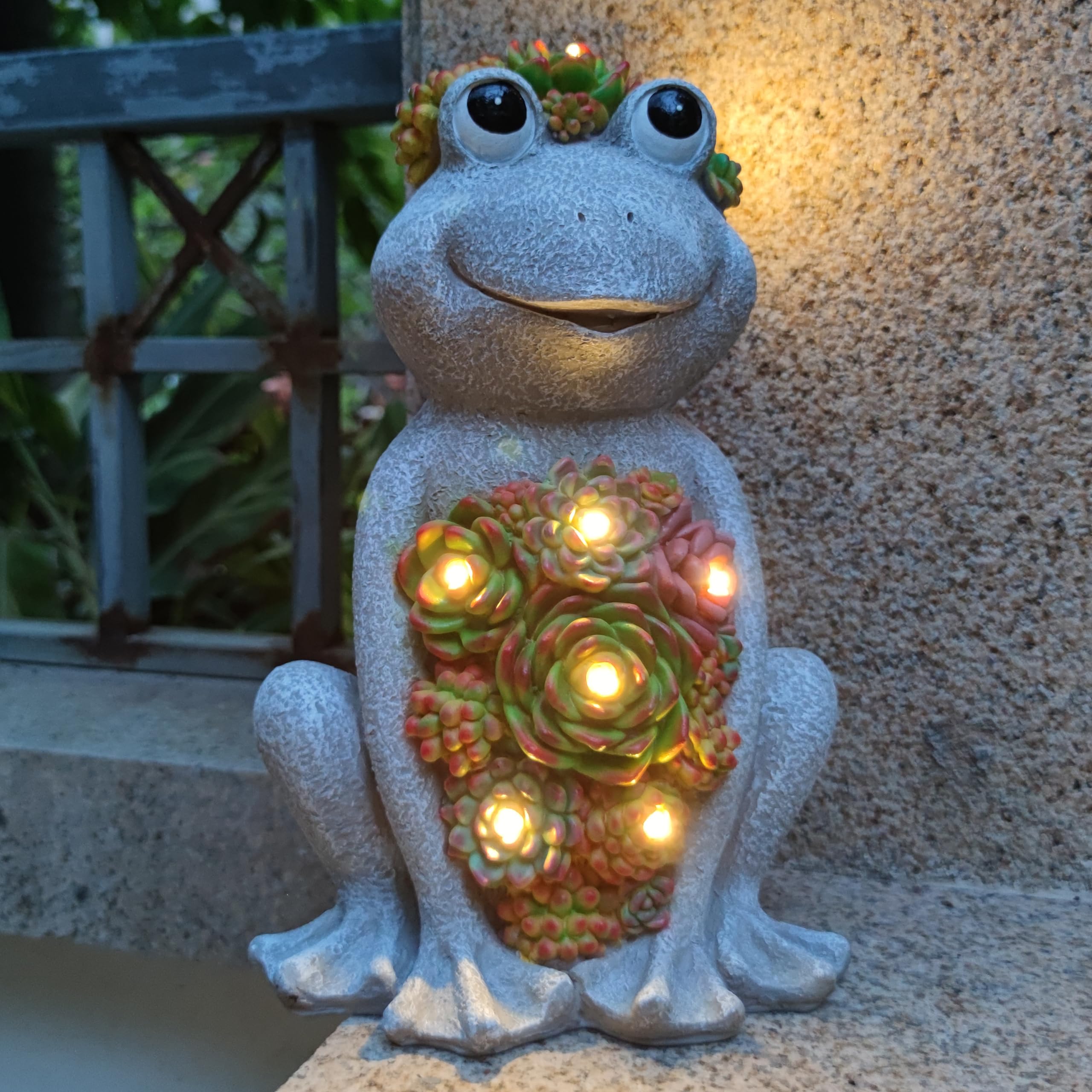 VIOYOUNS Large Frog Solar Garden Outdoor Statues with Succulent and 8 LED Lights,Outside Solar Frog Art Decor for Lawn,Yard, Bal