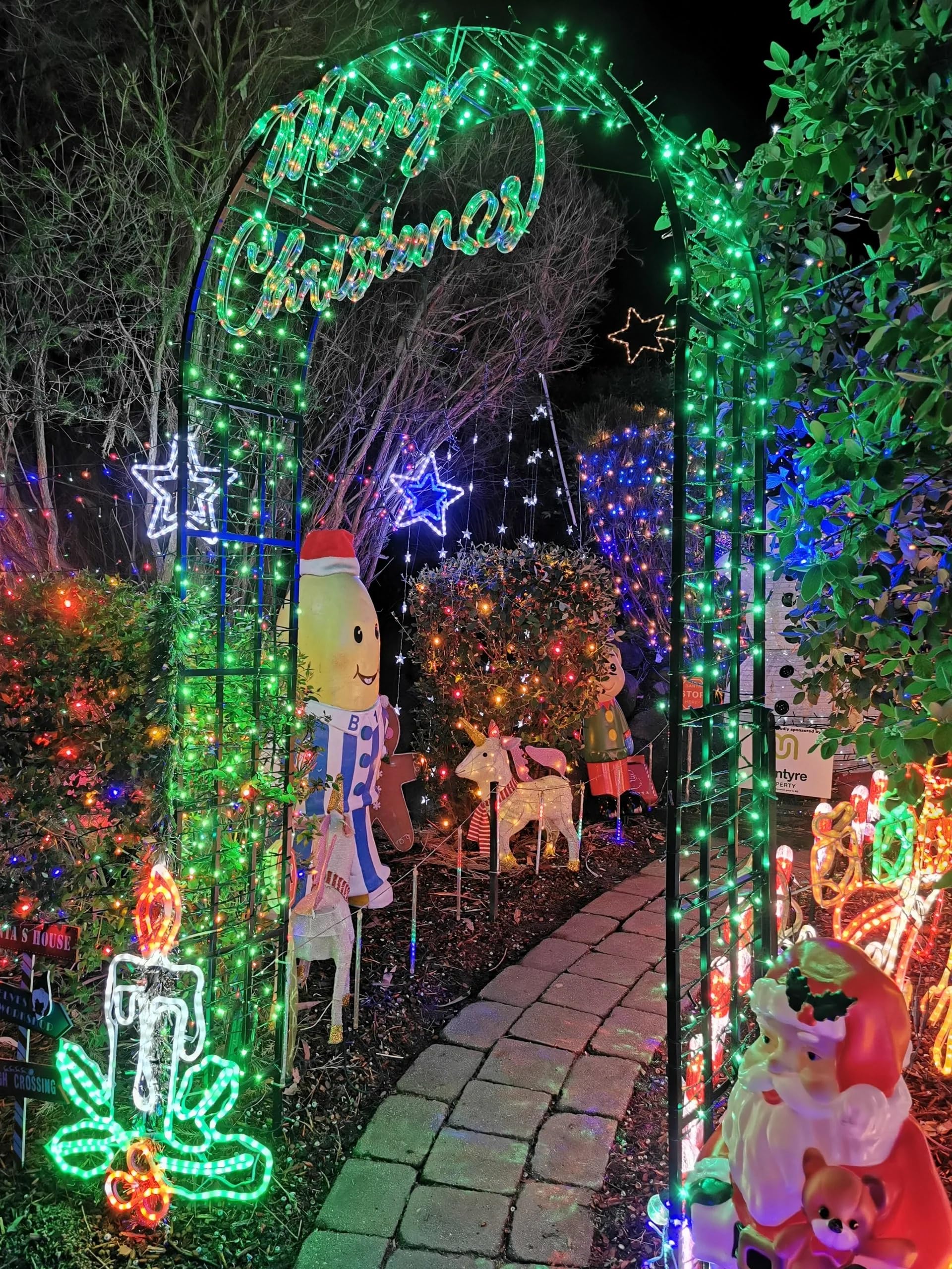 Yeguo 165Ft 500 Led Green Christmas Lights Outdoor Waterproof, Clear Wire String Lights Indoor, 8 Modes Twinkle Tree Lights Plug