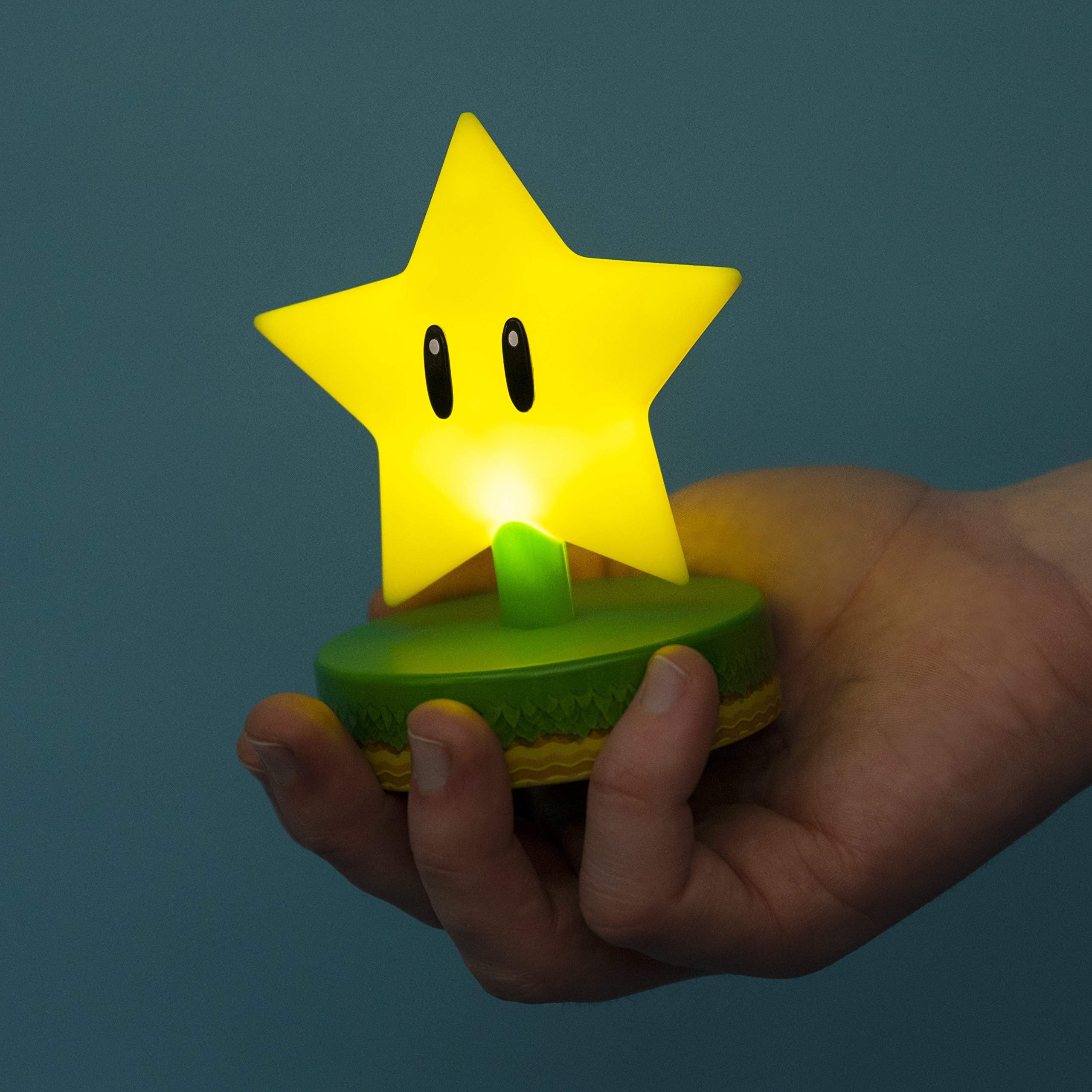 Paladone Mario Super Star 3D Icon Bdp | Officially Licensed Nintendo Collectable | Unique Gift Idea | Bright Night Light Or Desk Lamp | Battery Powered By 2 X Aaa, Yellow