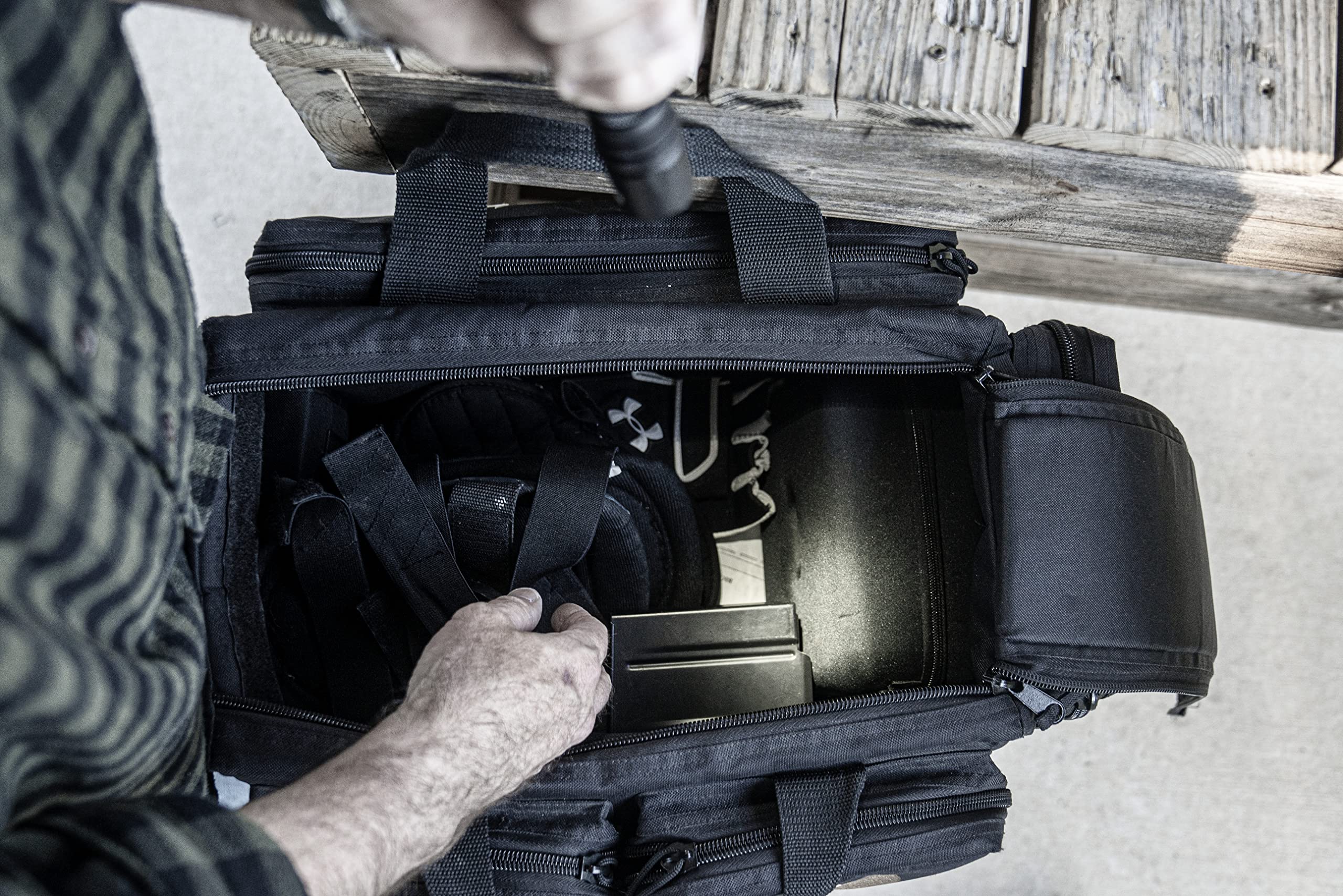 Smith & Wesson M&P Delta Force Flashlight, 2xAA, 380 Lumens, 4 Modes, Waterproof, Black, Model 1078456