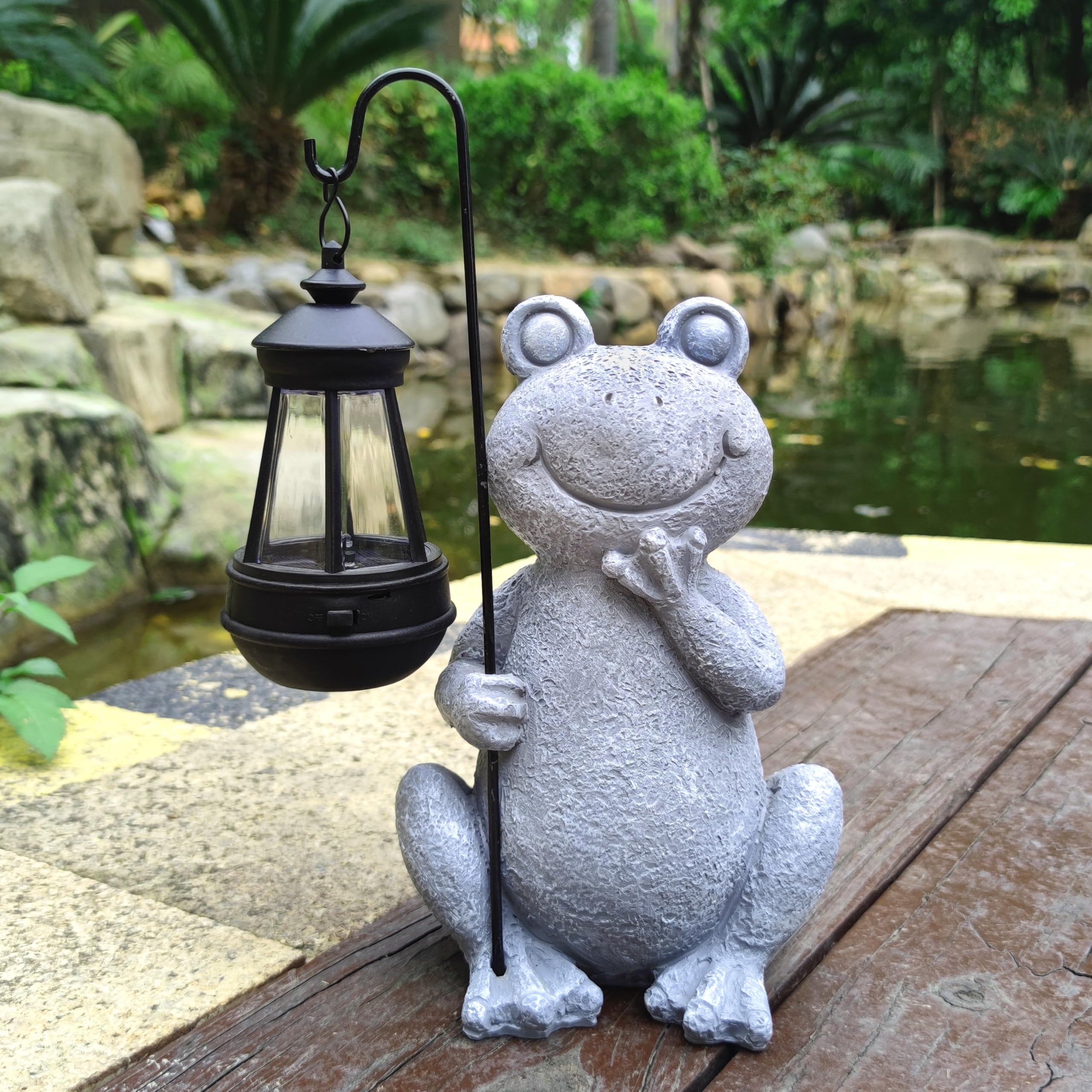 Vioyouns Frog Solar Garden Statues,Resin Frog Figurine Decorations With Solar Lights Lantern, Outdoor Frog Garden Decor Art For