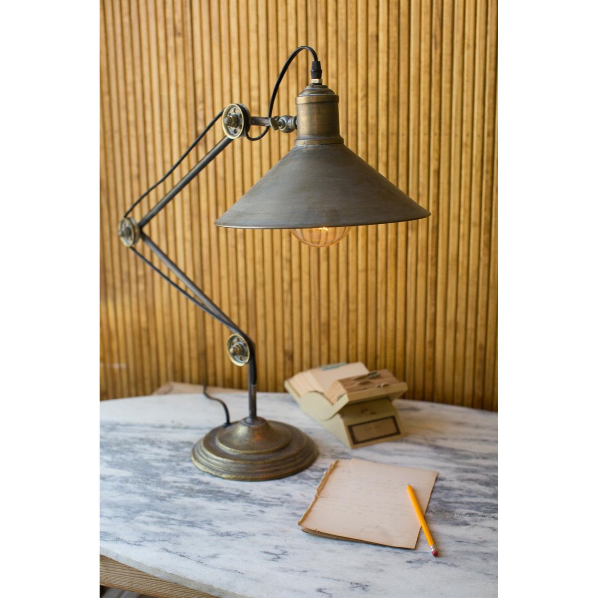 METAL TABLE LAMP