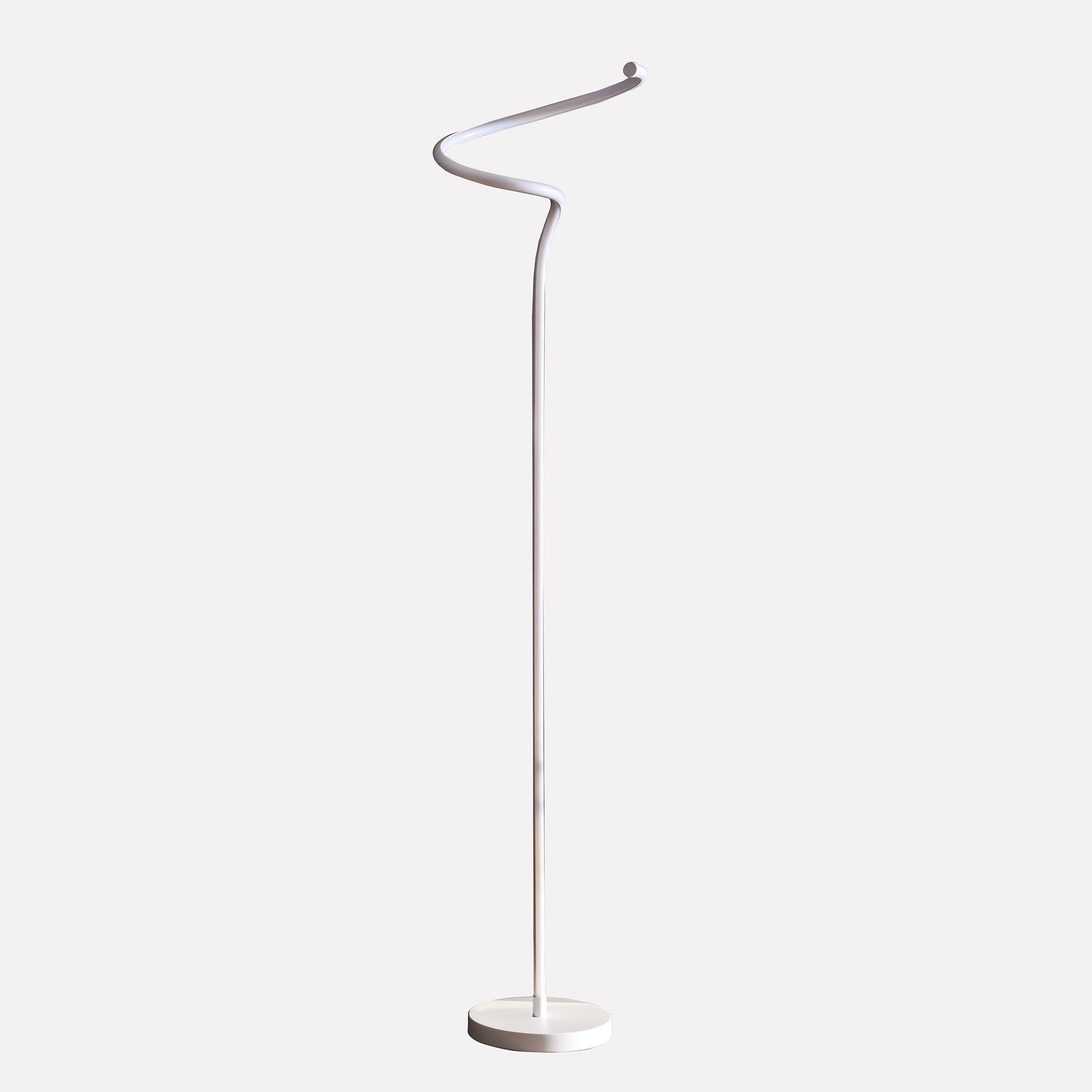 Ore International 52.5-Inch Led Matte White Curvilinear S-Curve Spiral Tube Angled Floor Lamp