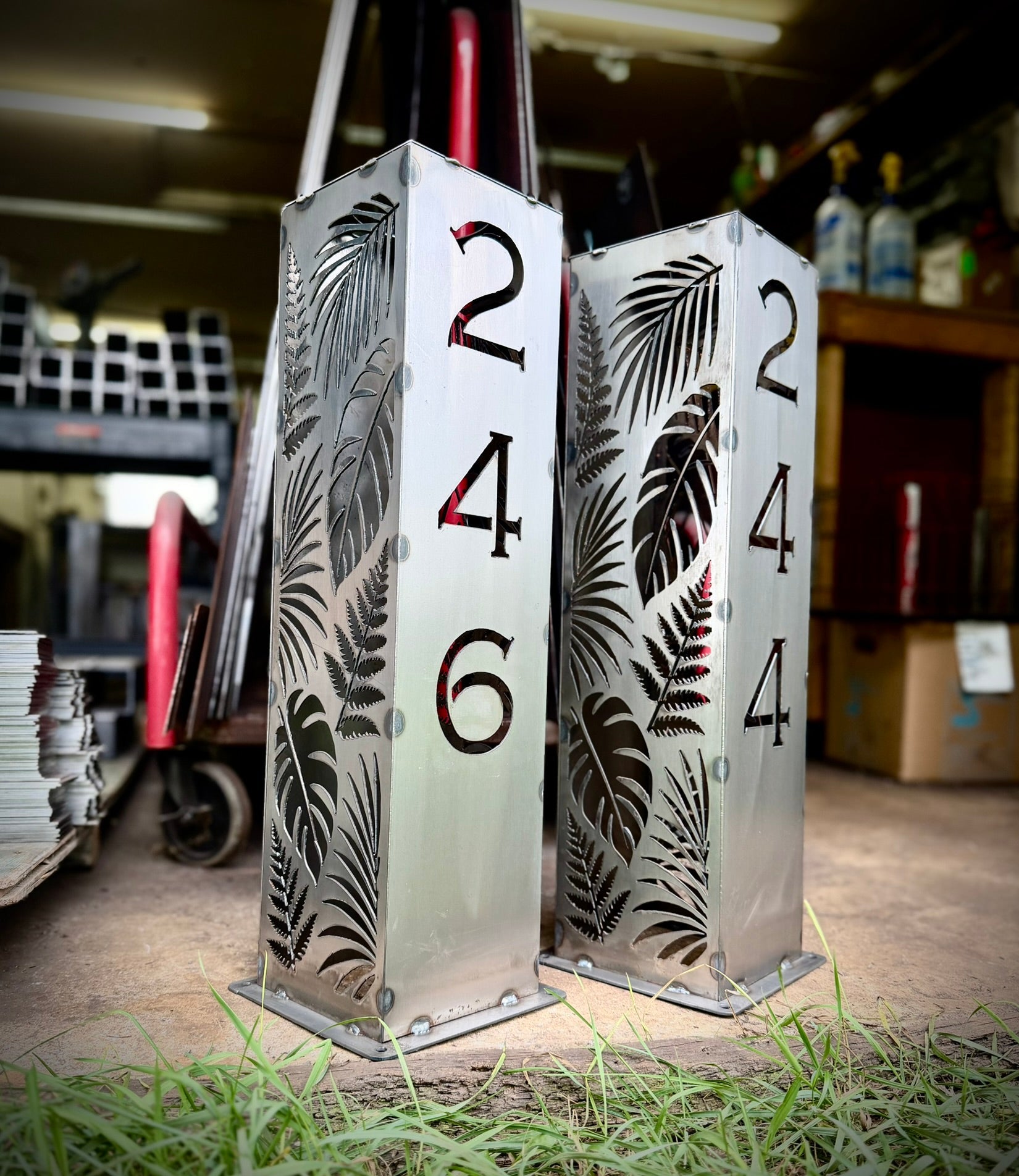 Tropical Breeze Address Solar Pillar Light - Steel