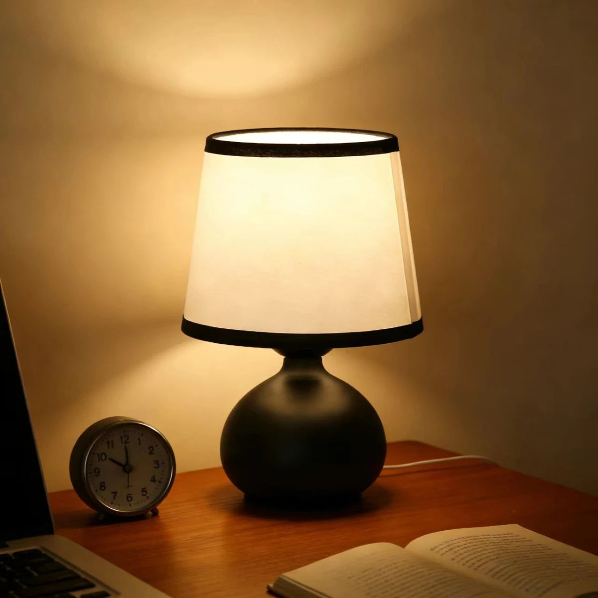 Small and Medium-Sized Bedside Table Lights Are Suitable for Home Use, Including Bedrooms, Living Rooms, Study Rooms, Dormitorie