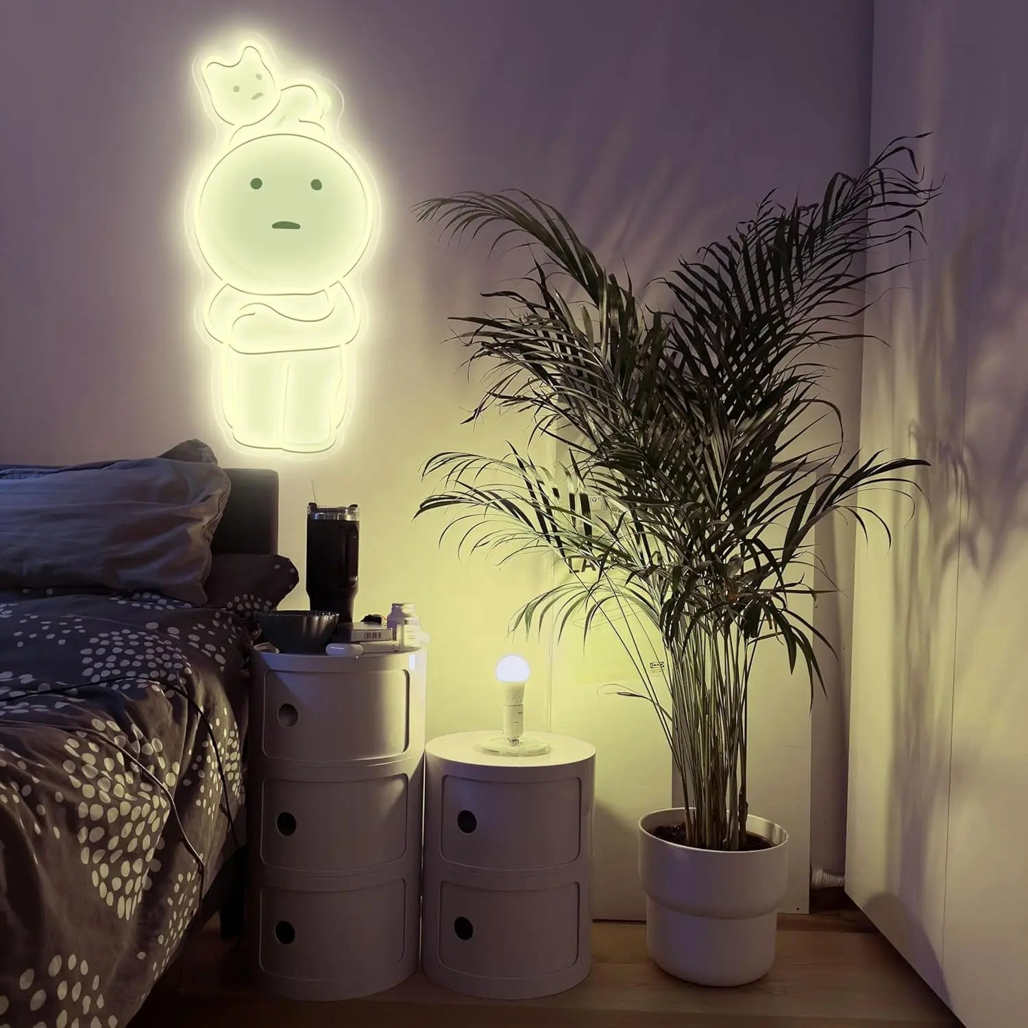 Cute Cat on Head LED Neon Light for Bedroom Desk Bookshelf Decor Symbolizes Companionship Glow Gift for Cat Lovers Home Wall Art