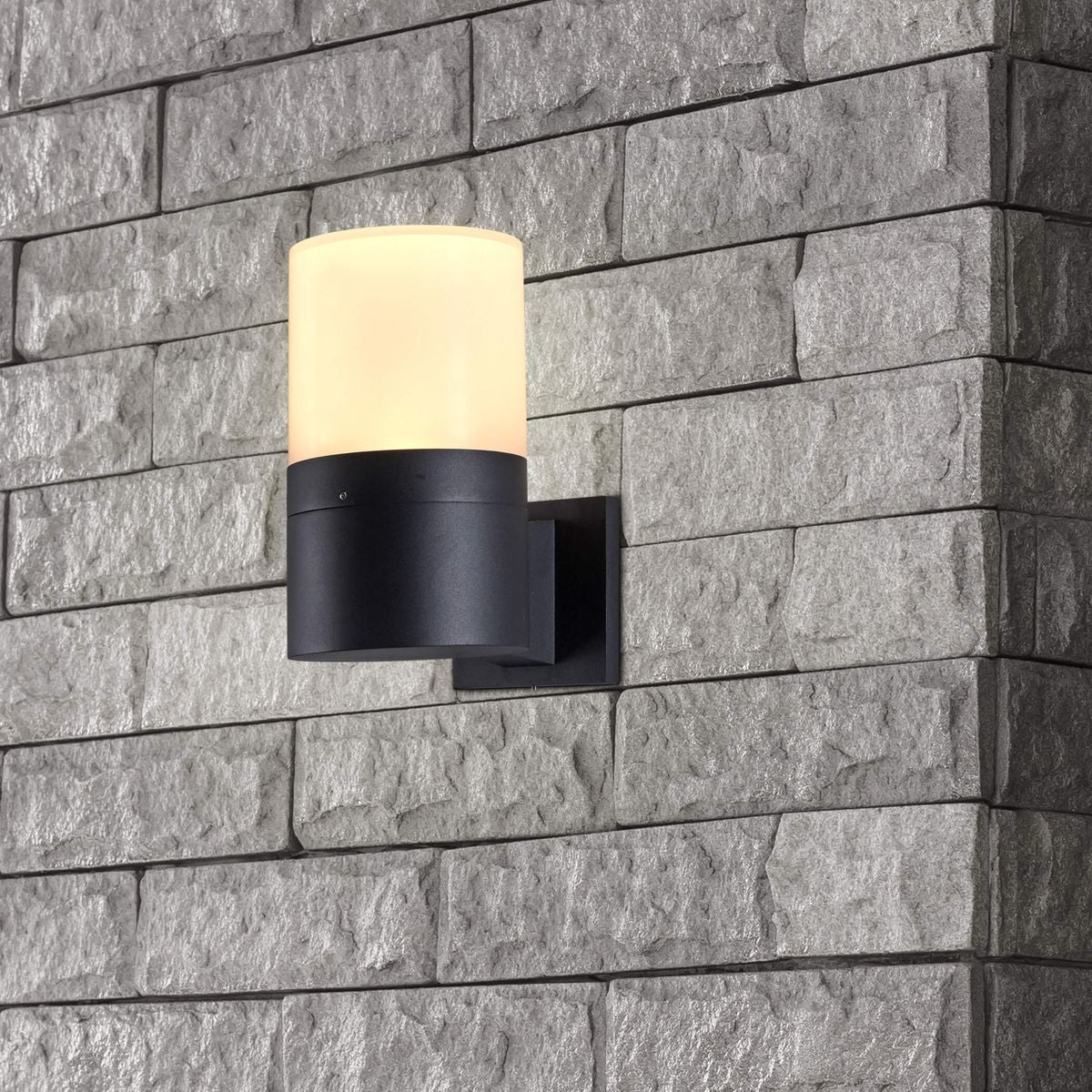VONN 10in Integrated LED Outdoor Wall Sconce, Aluminum, Matte Black, Model VOW1754BL, 5-Watt, 5.5inL x 8.25inW