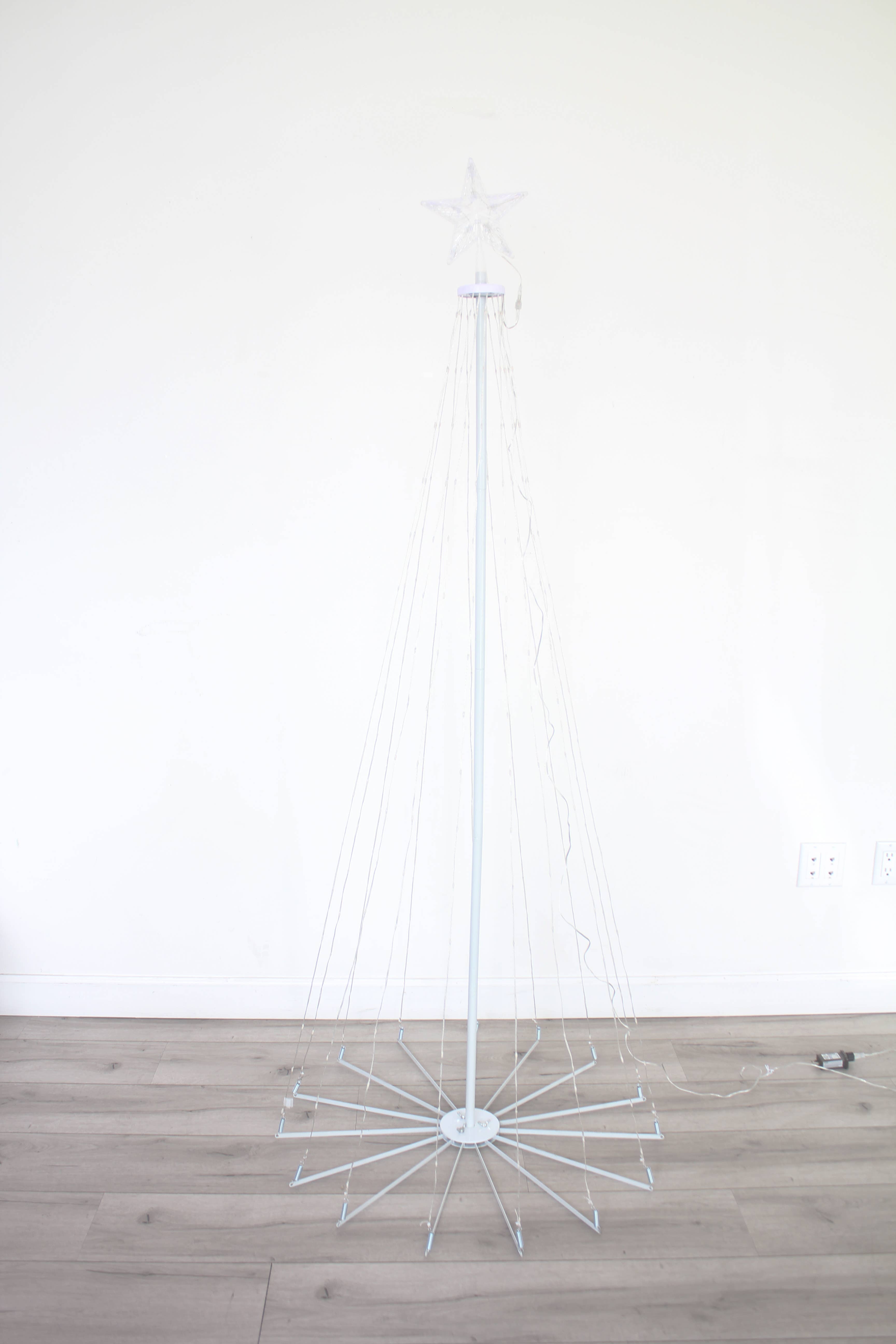 7ft Tree Light Outdoor w/ Star - Warm White