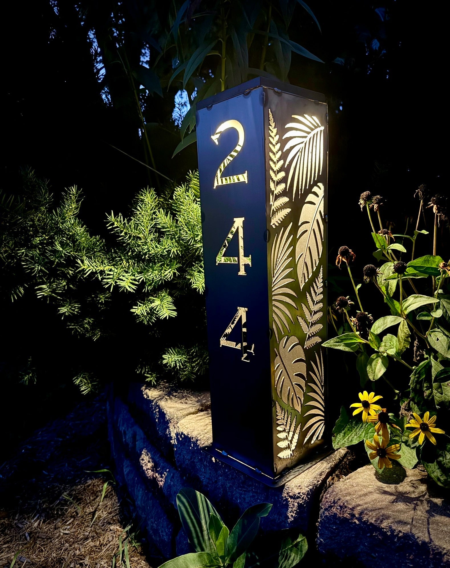 Tropical Breeze Address Solar Pillar Light - Steel