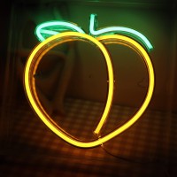 Qiaofei Led Peach Shape Neon Sign Cute Decorative Light Usb Light Box Sign Gift For Desktop Home Room Bar Party Holiday Events