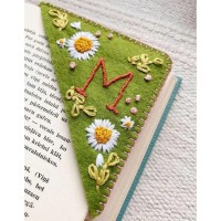 Personalized Hand Embroidered corner Bookmark 26 Letters Felt Triangle cute Flower Embroidered corner Bookmark Embroidery Book Marker clip for Book Lovers Bookmarks for Reading Lovers Meaningful gift